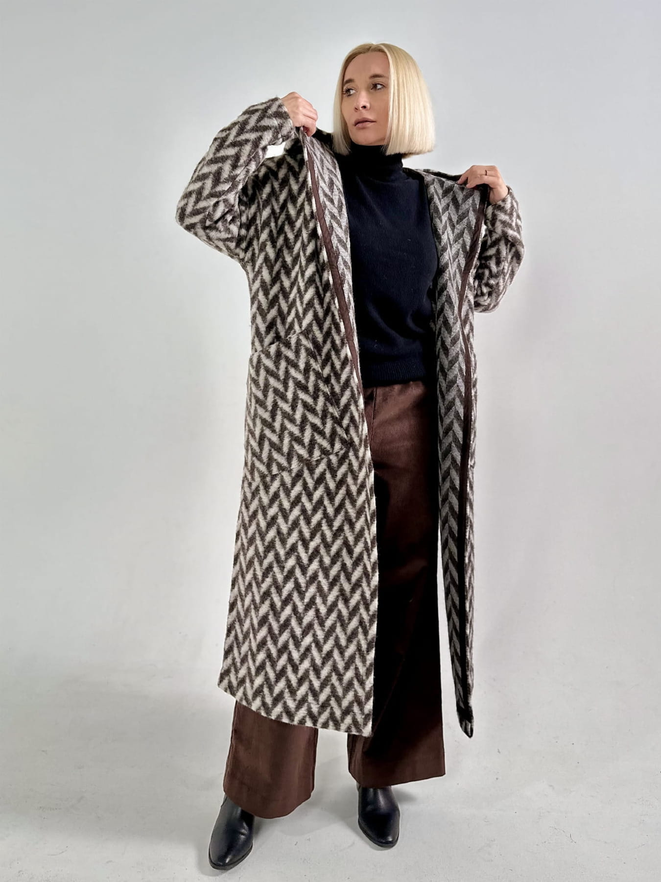 Kardigan Wełniany - Beżowo-Brązowy Klimat z Wzorem Jodełka