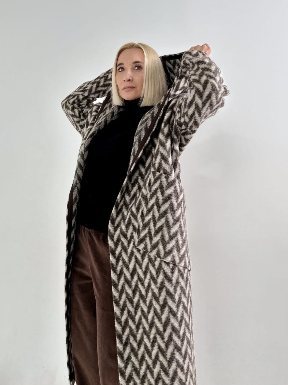 Kardigan Wełniany - Beżowo-Brązowy Klimat z Wzorem Jodełka