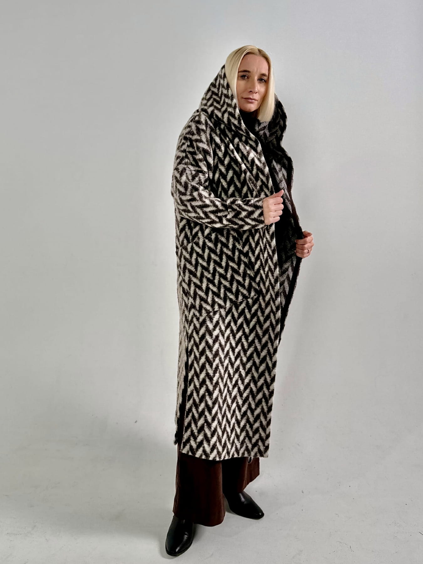 Kardigan Wełniany - Beżowo-Brązowy Klimat z Wzorem Jodełka