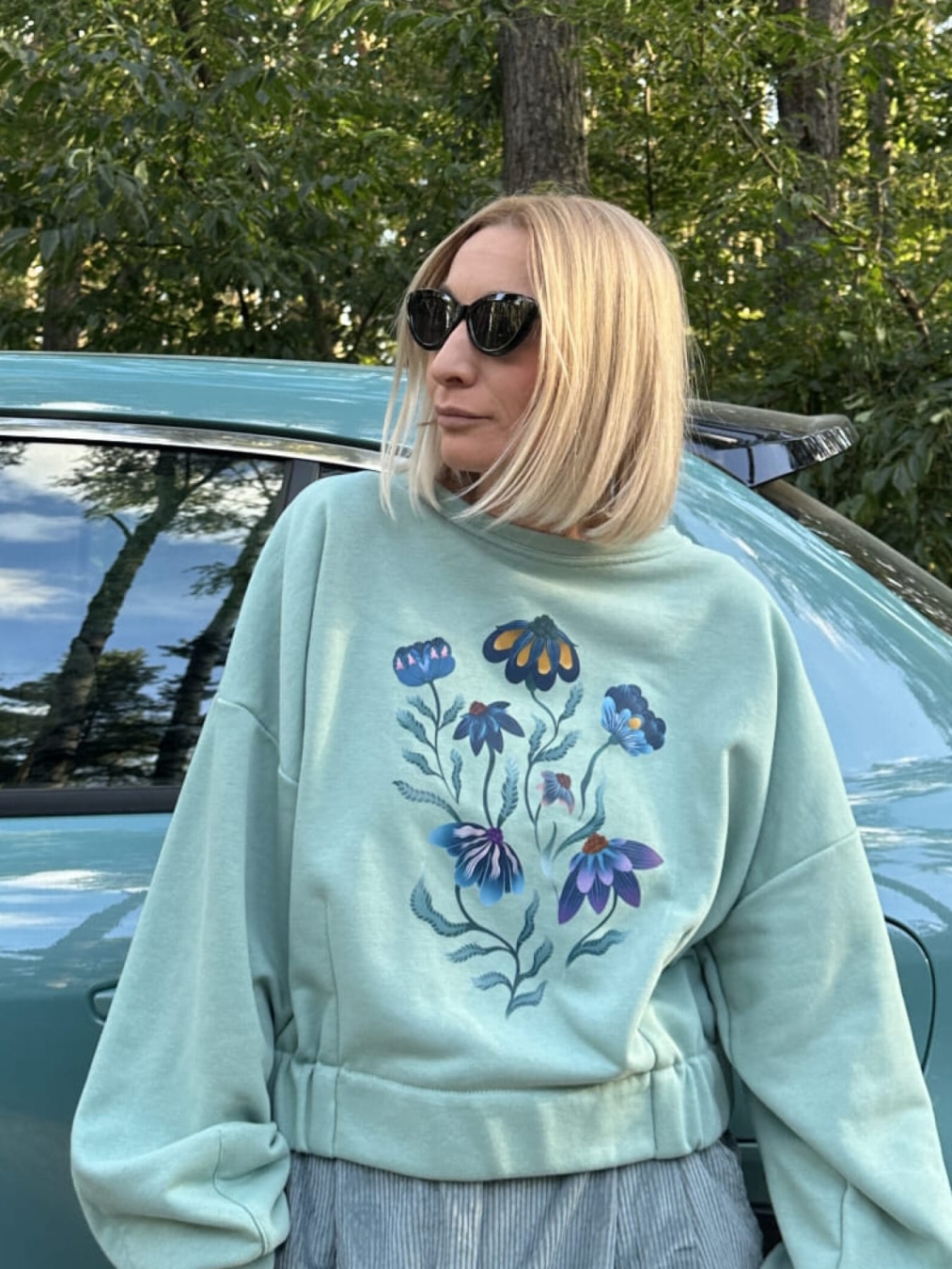 BLUZA BLOOM MINT – miętowa bluza oversize z autorskim kwiatowym nadrukiem