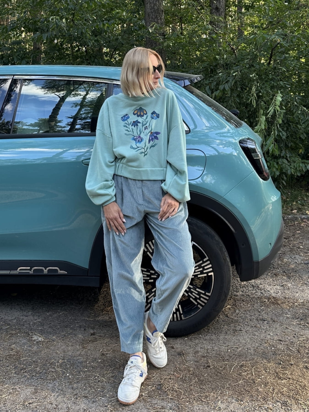 BLUZA BLOOM MINT – miętowa bluza oversize z autorskim kwiatowym nadrukiem