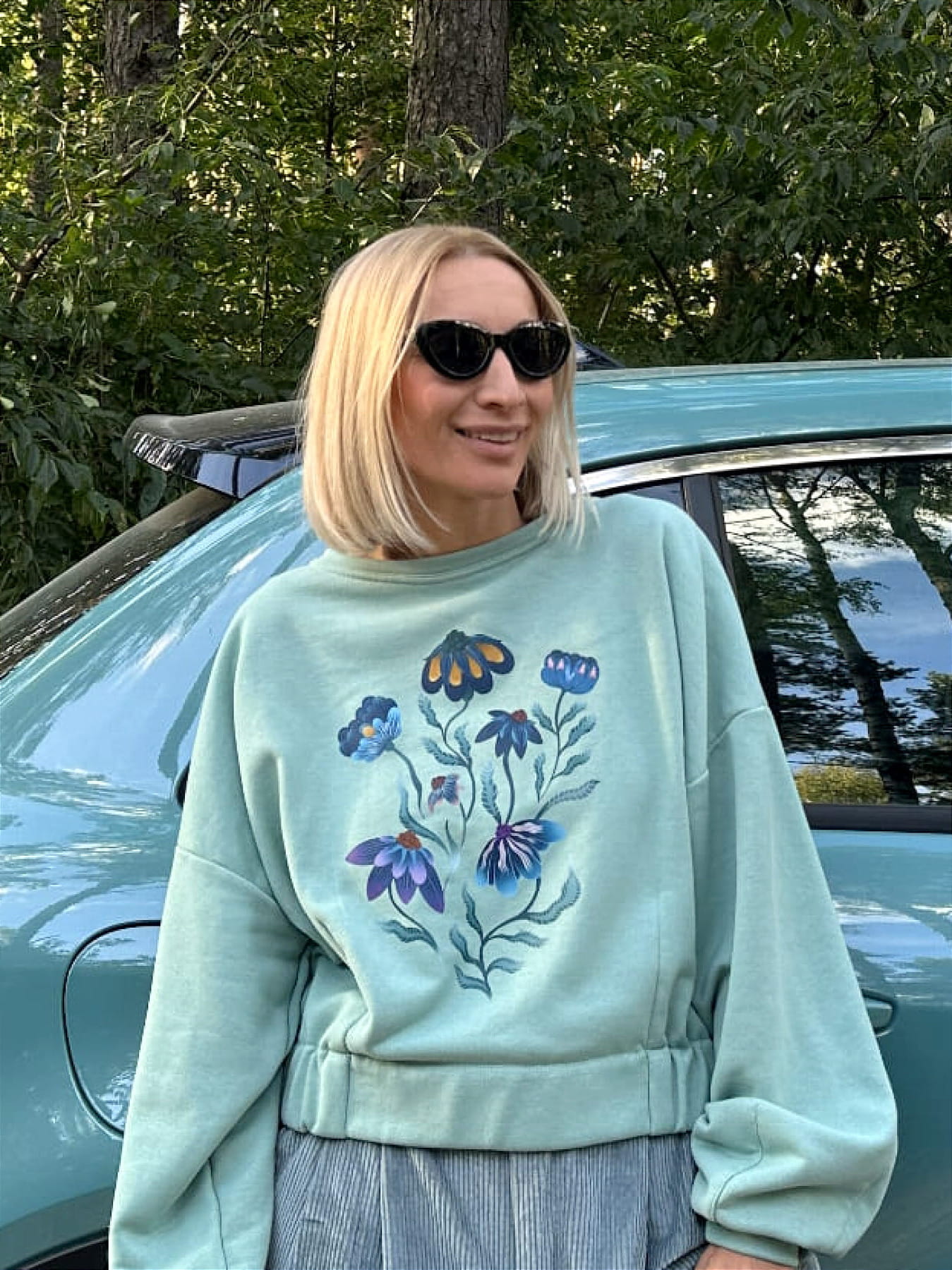 BLUZA BLOOM MINT – miętowa bluza oversize z autorskim kwiatowym nadrukiem
