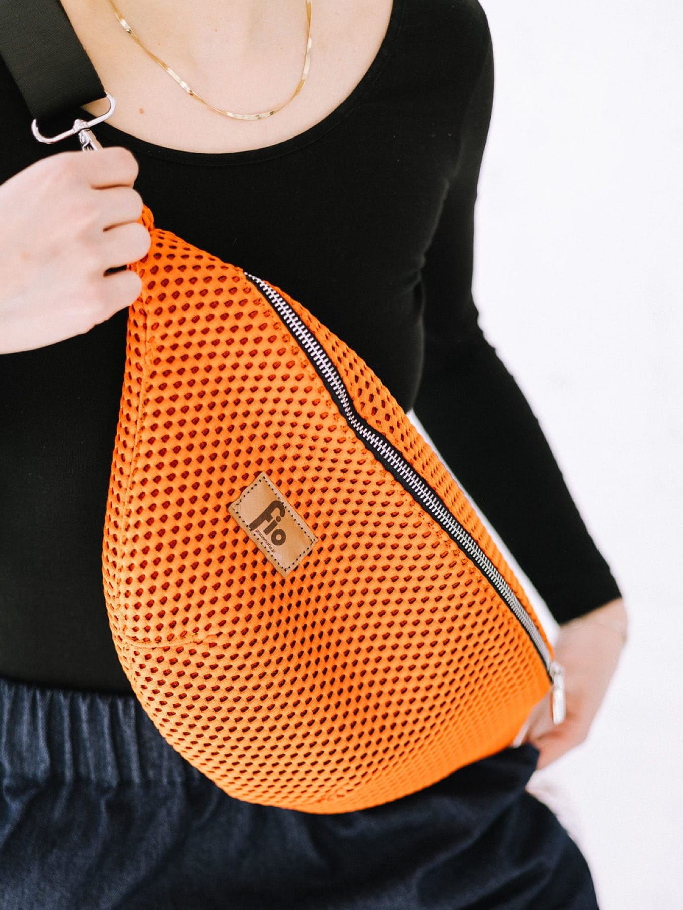 Maxi nerka z siateczki – energetyczna pomarańcza