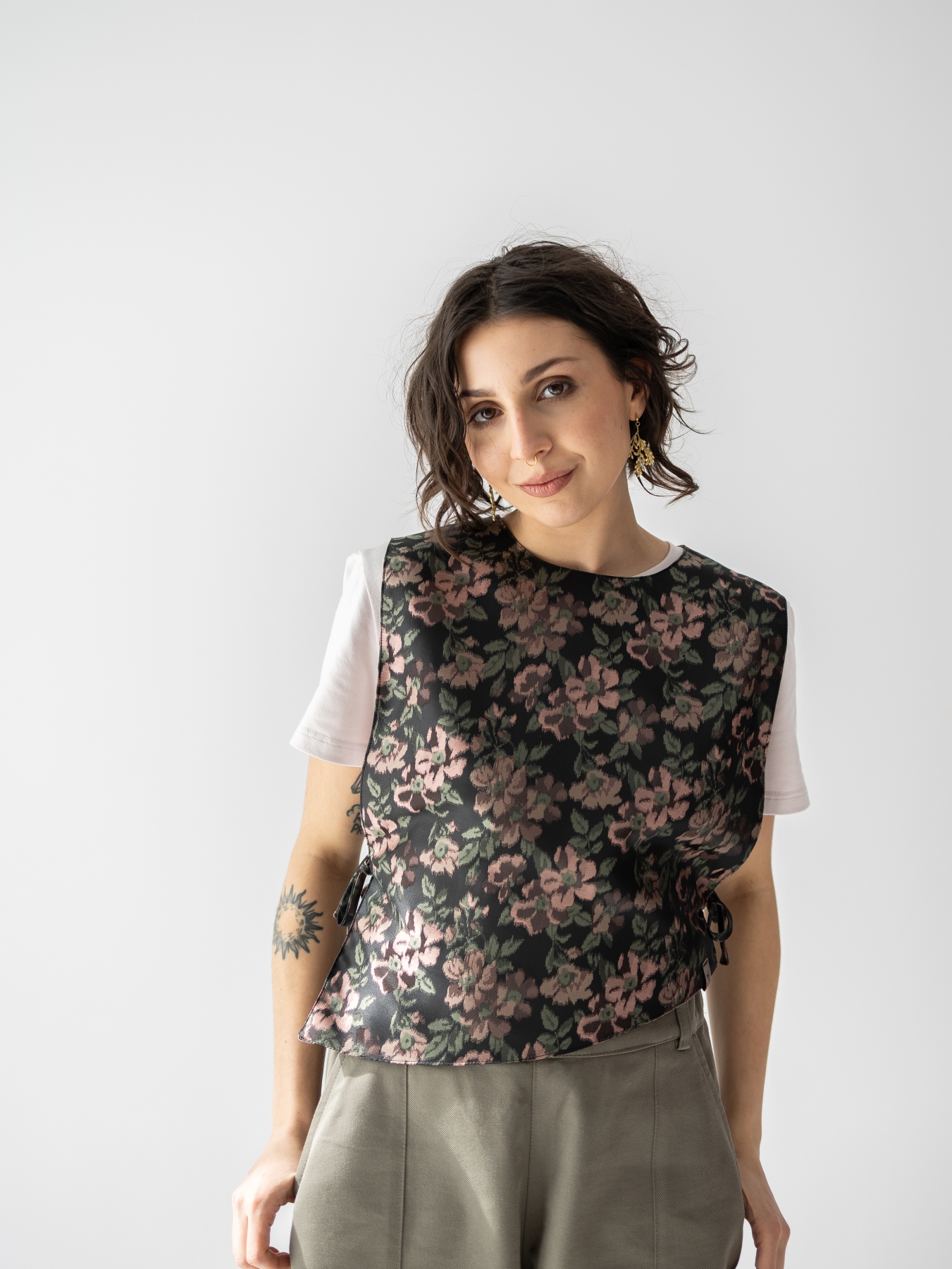 Damska kamizelka żakardowa w kwiaty