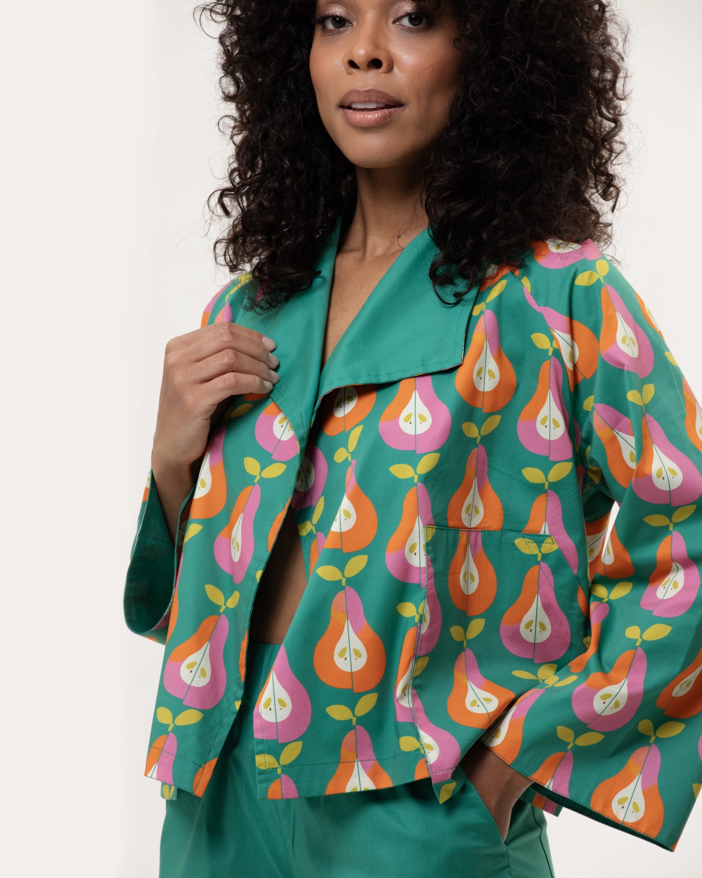 Dwustronne bawełniane kimono oversize z asymetrycznymi kieszeniami marki Pracownia FIO