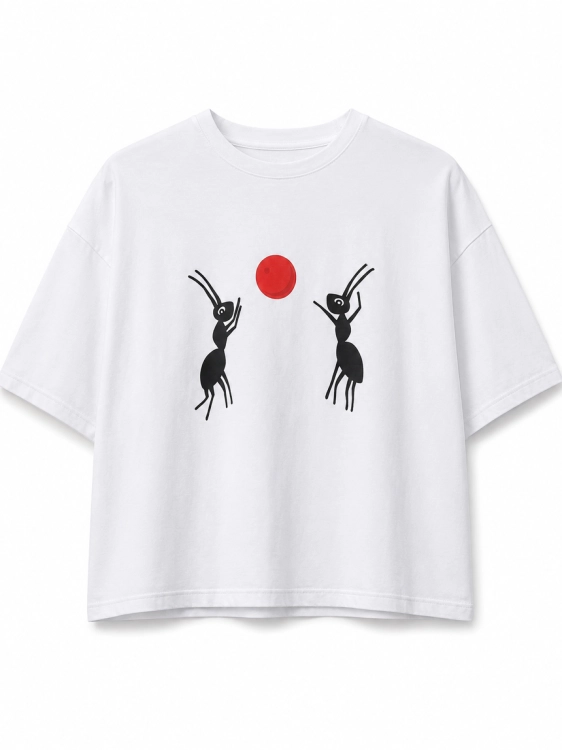 Biały T-SHIRT ANTS ze 100% bawełny z autorskim nadrukiem dwóch czarnych mrówek i czerwonej kropki na przodzie