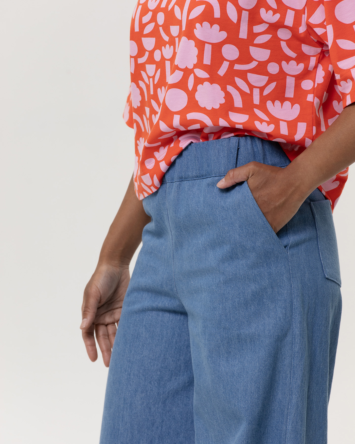 SPODNIE JEANSOWE MIO jasny denim szerokie nogawki Pracownia FIO