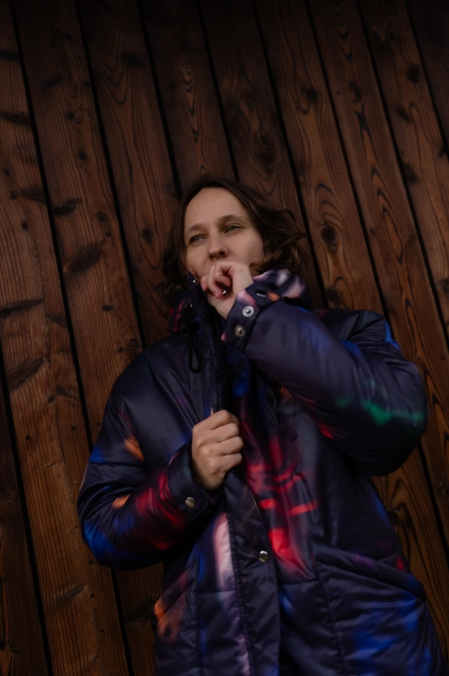 PŁASZCZ PELERYNA LONG BLUE zimowy z autorskim printem Sylwii Zarychty Pracownia FIO