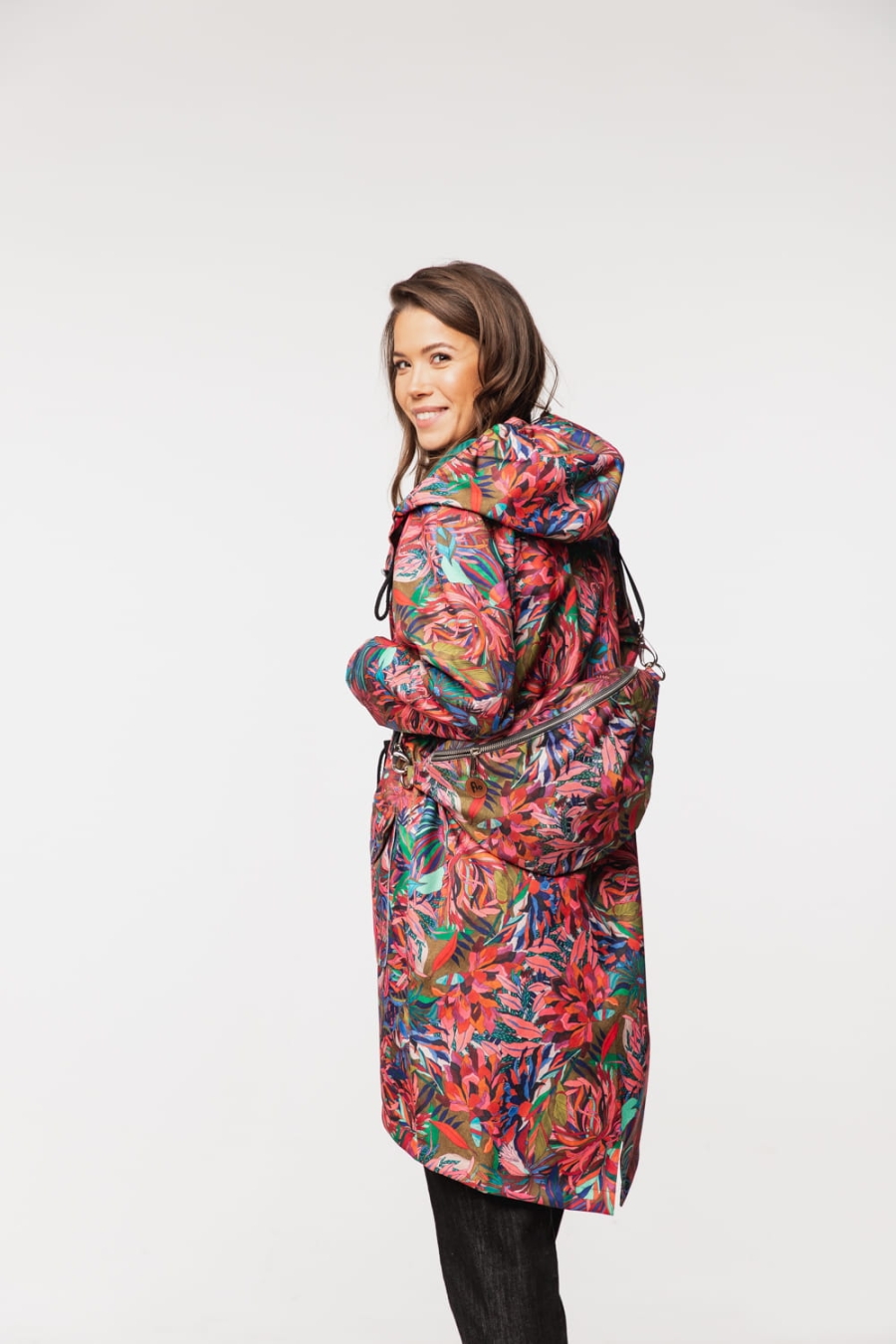 Mad czerwona- długa kurtka z kapturem wielokolorowa w kwiaty