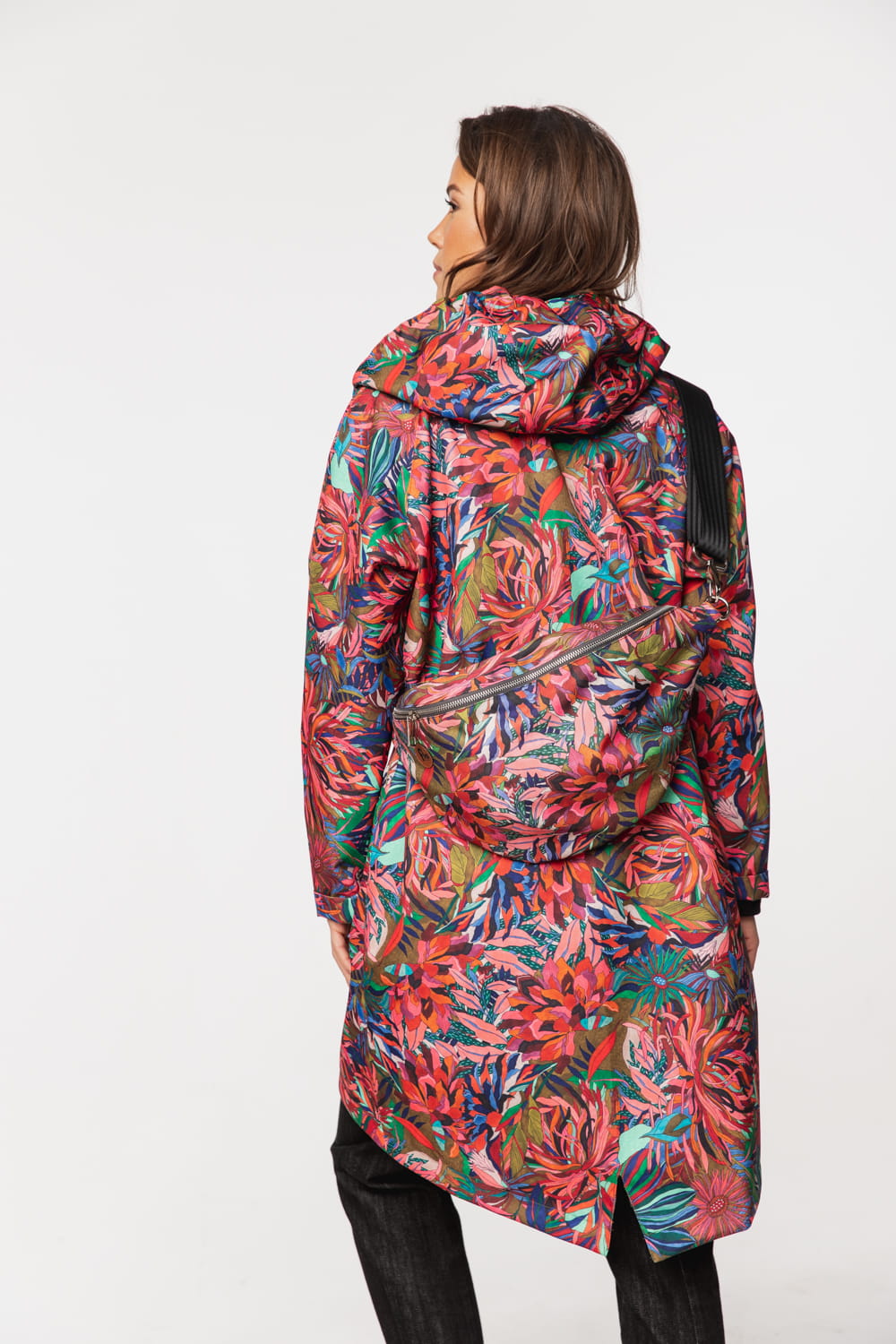 Mad czerwona- długa kurtka z kapturem wielokolorowa w kwiaty