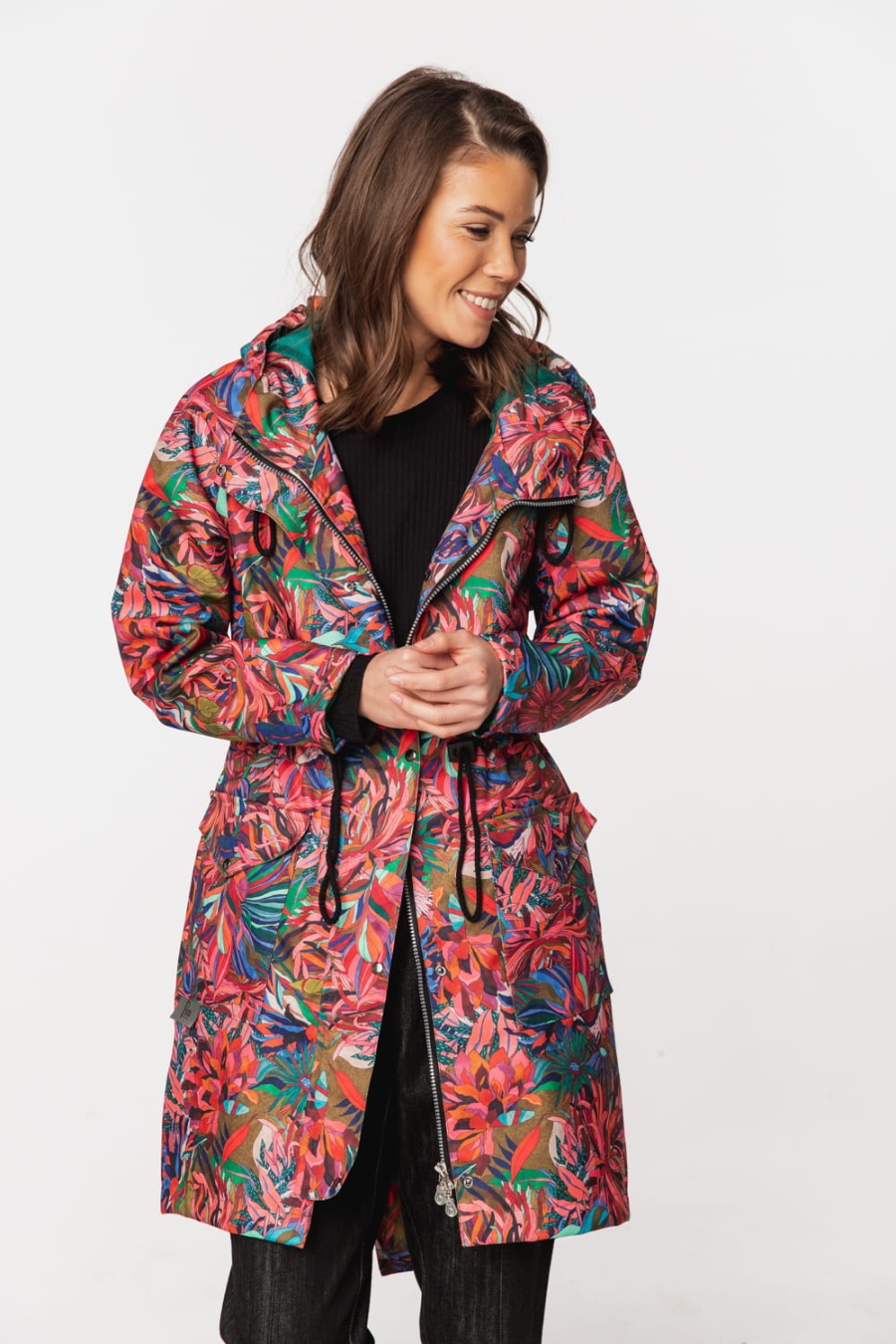 Mad czerwona- długa kurtka z kapturem wielokolorowa w kwiaty
