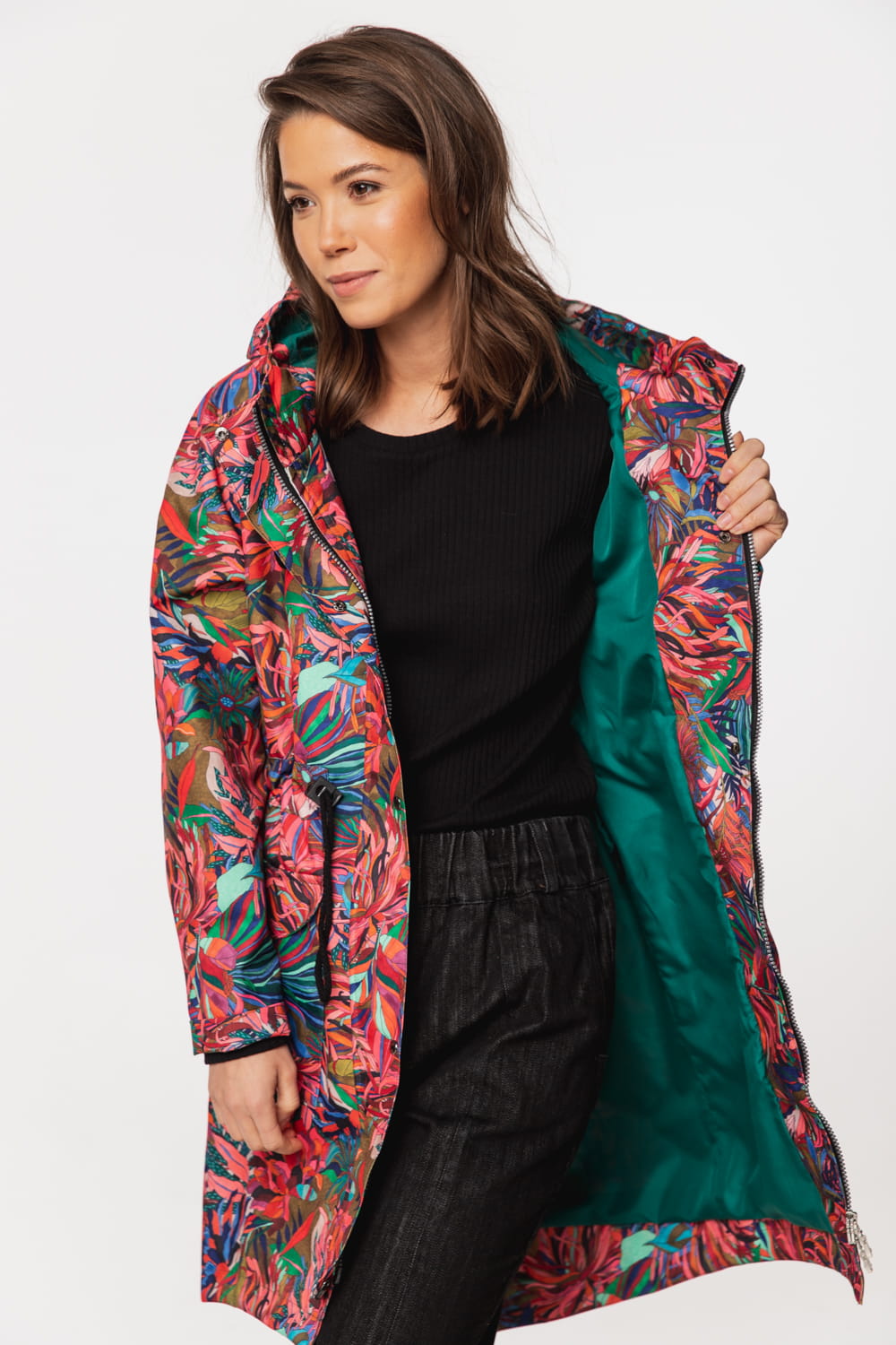 Mad czerwona- długa kurtka z kapturem wielokolorowa w kwiaty