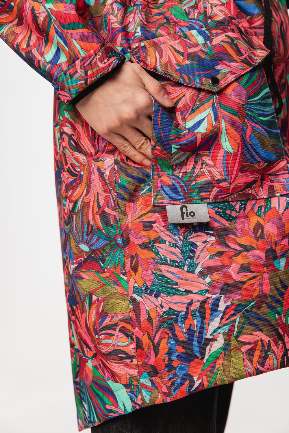 Mad czerwona- długa kurtka z kapturem wielokolorowa w kwiaty