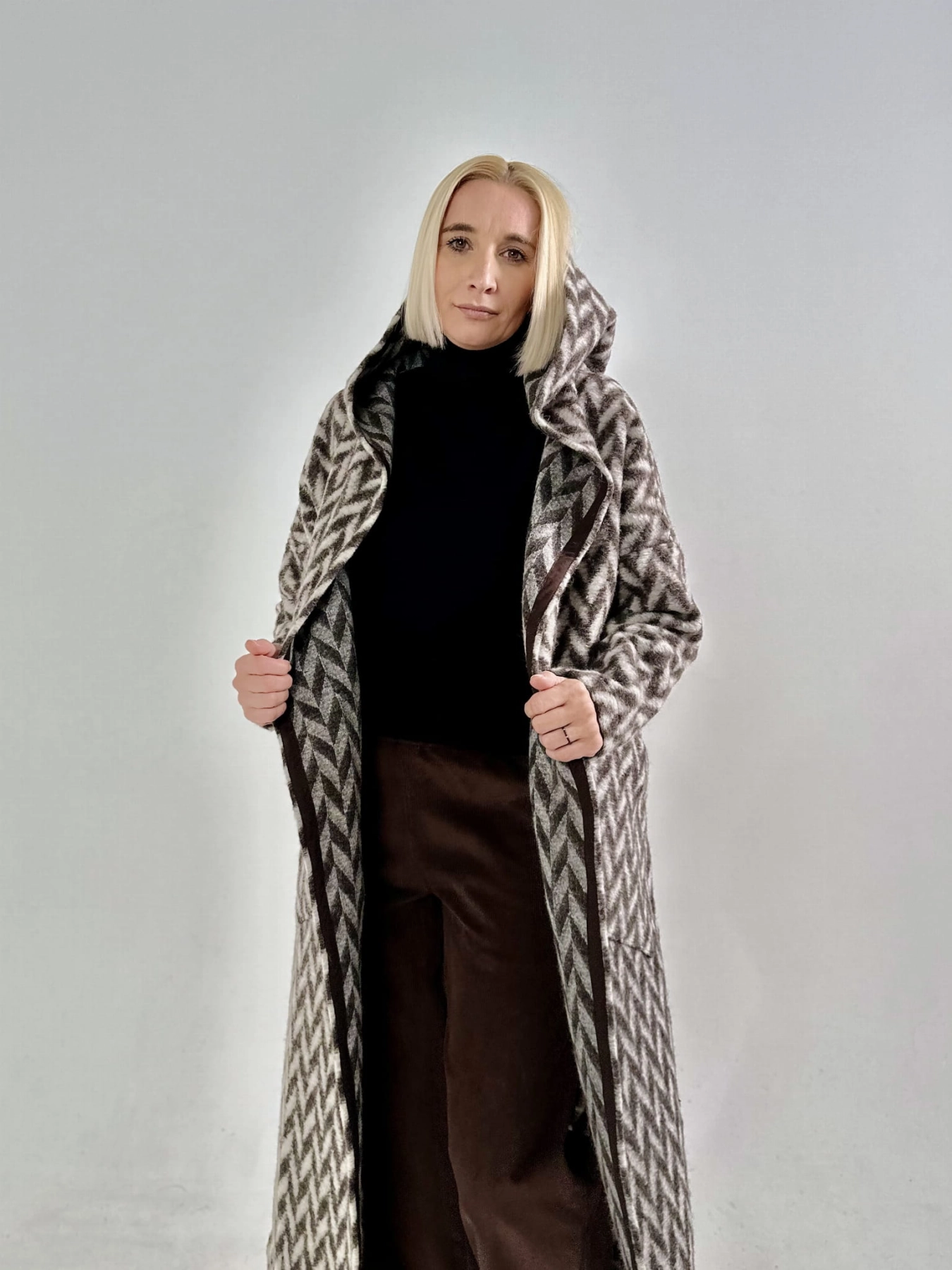 Kardigan Wełniany - Beżowo-Brązowy Klimat z Wzorem Jodełka