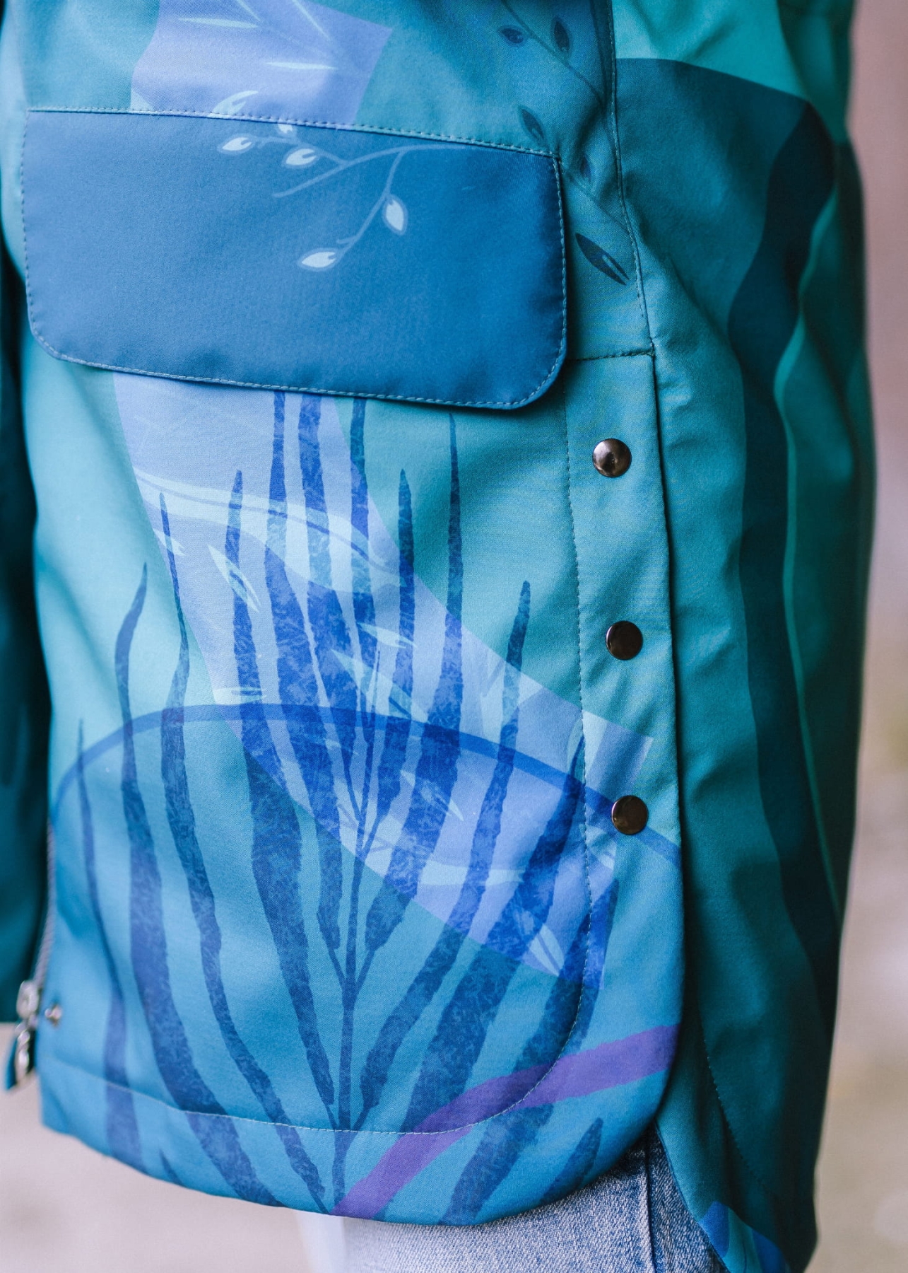 Ocieplana kurtka Cosmos floralna z kolekcji Silent Flora - Pracownia Fio