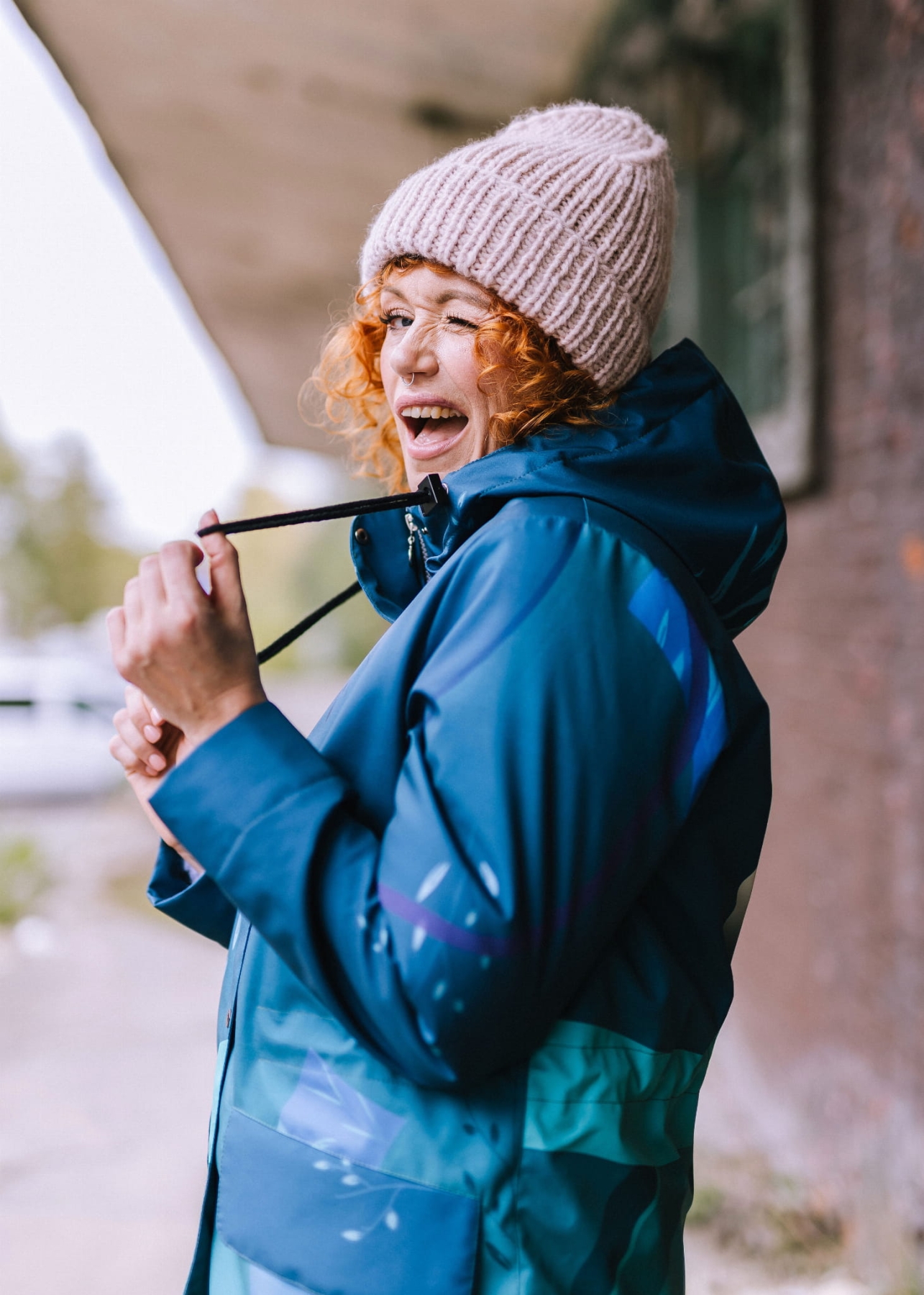 Ocieplana kurtka Cosmos floralna z kolekcji Silent Flora - Pracownia Fio