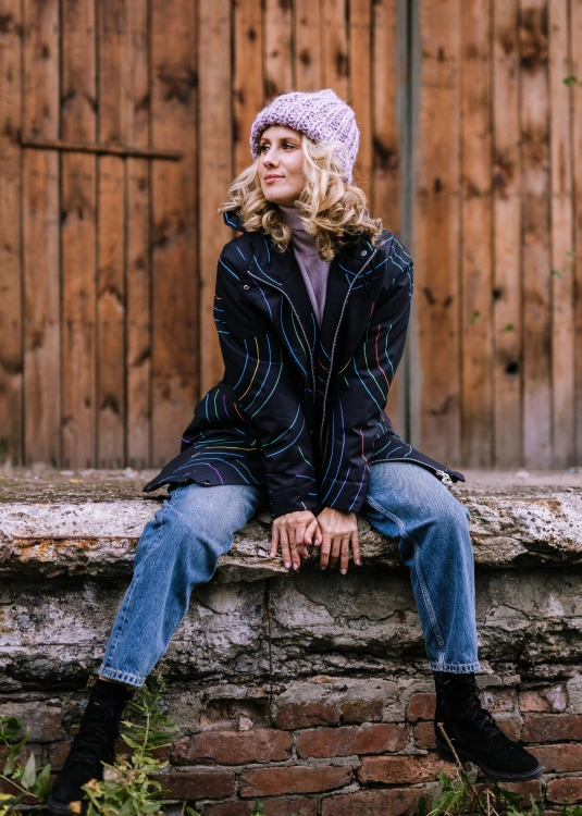Ocieplana kurtka Venus z kolekcji Silent Flora - elegancja i funkcjonalnoś
