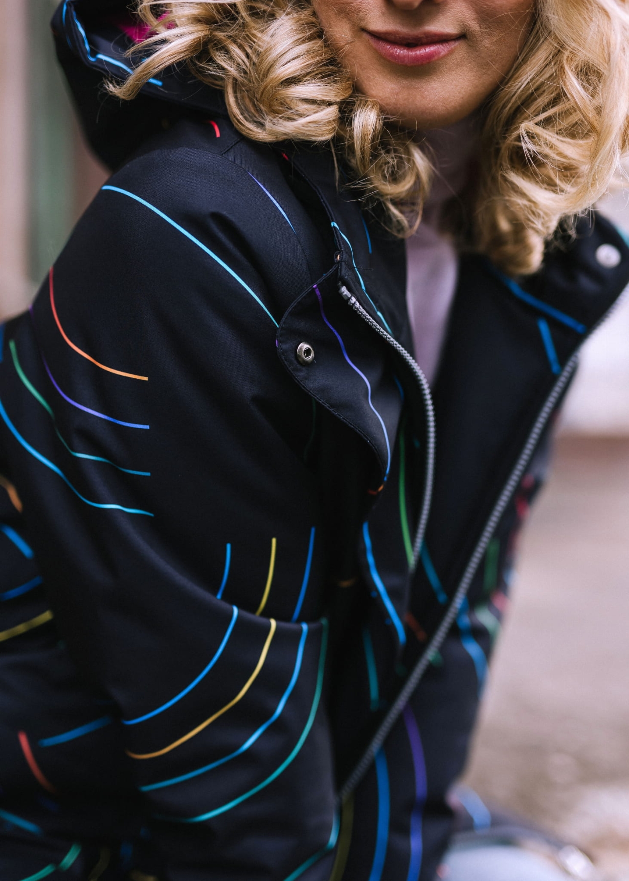 Ocieplana kurtka Venus z kolekcji Silent Flora - elegancja i funkcjonalnoś