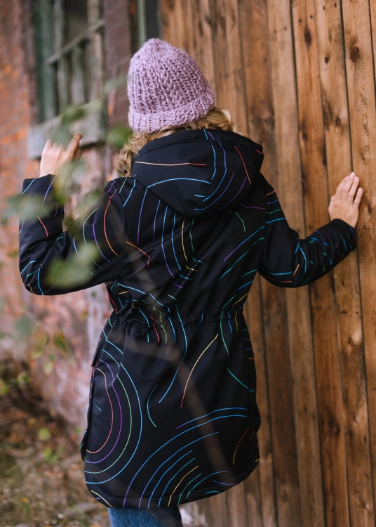 Ocieplana kurtka Venus z kolekcji Silent Flora - elegancja i funkcjonalnoś