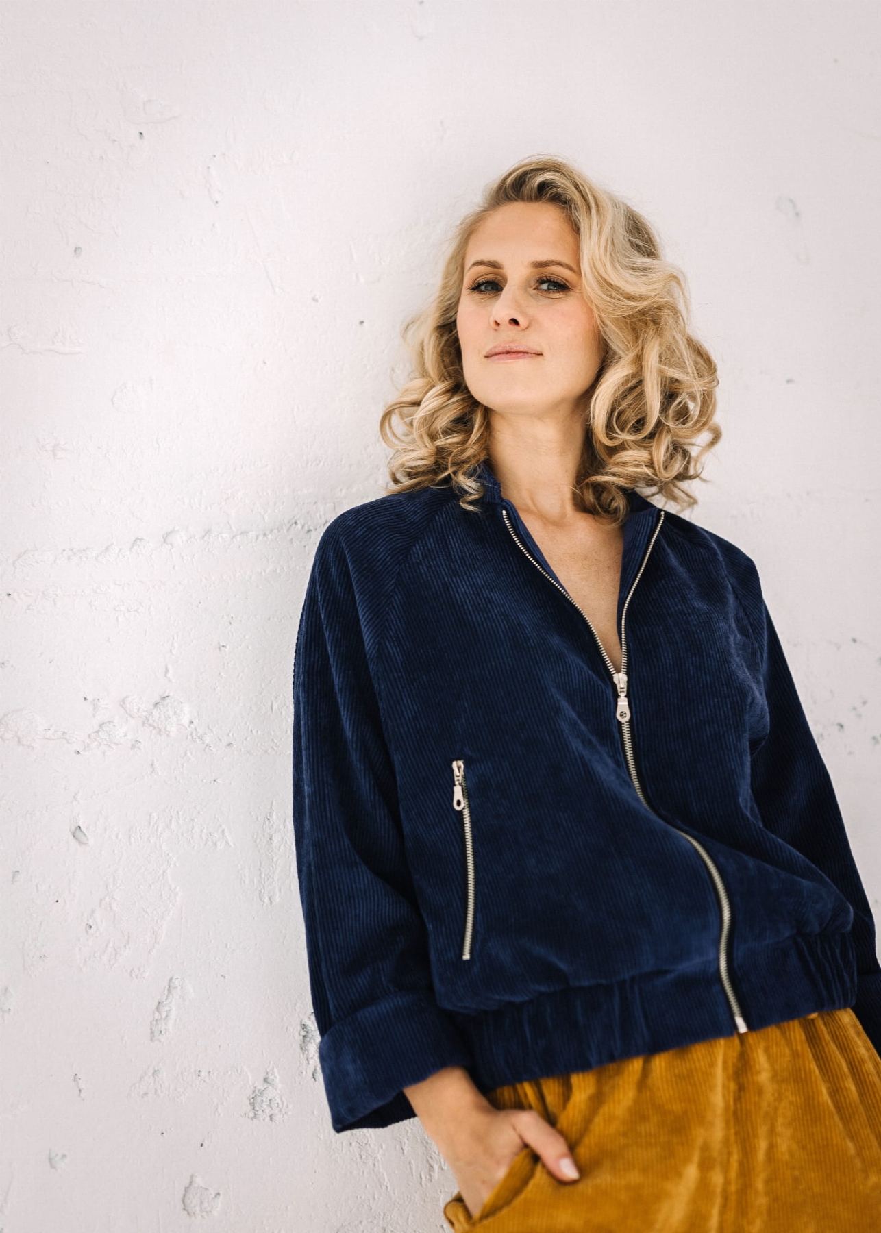 Bomberka Cosmos - z grubego sztruksu Kobalt