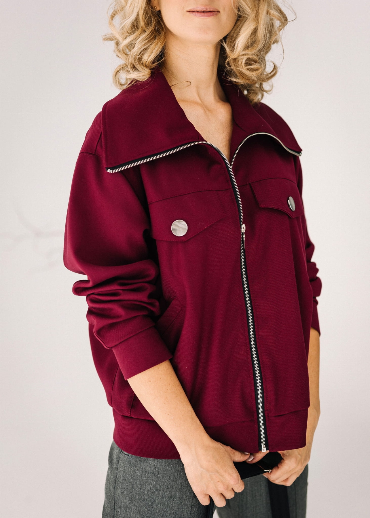 Kurtka Aura z ozdobnymi patkami i srebrnymi guzikami – Pracownia Fio