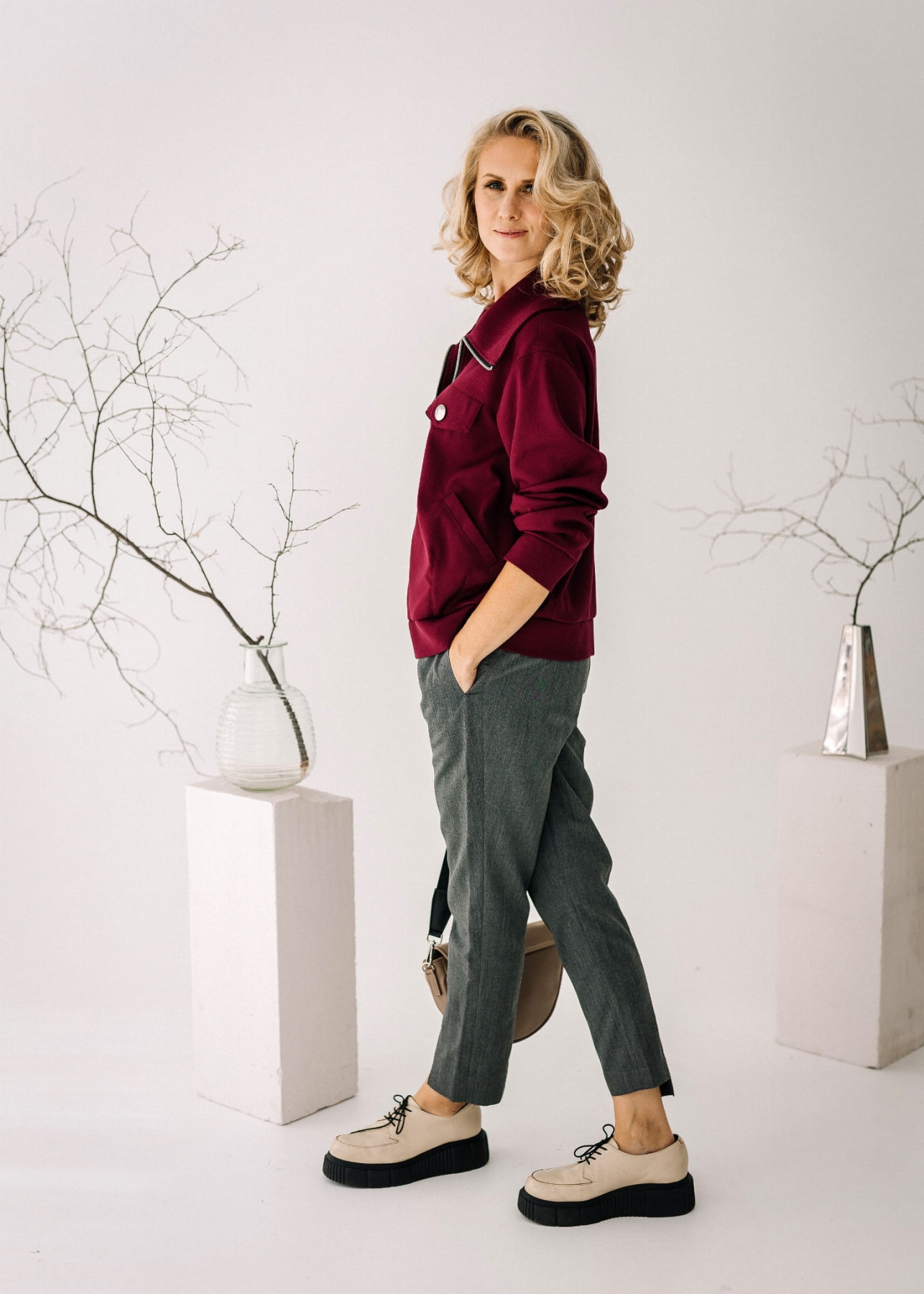 Kurtka Aura z ozdobnymi patkami i srebrnymi guzikami – Pracownia Fio