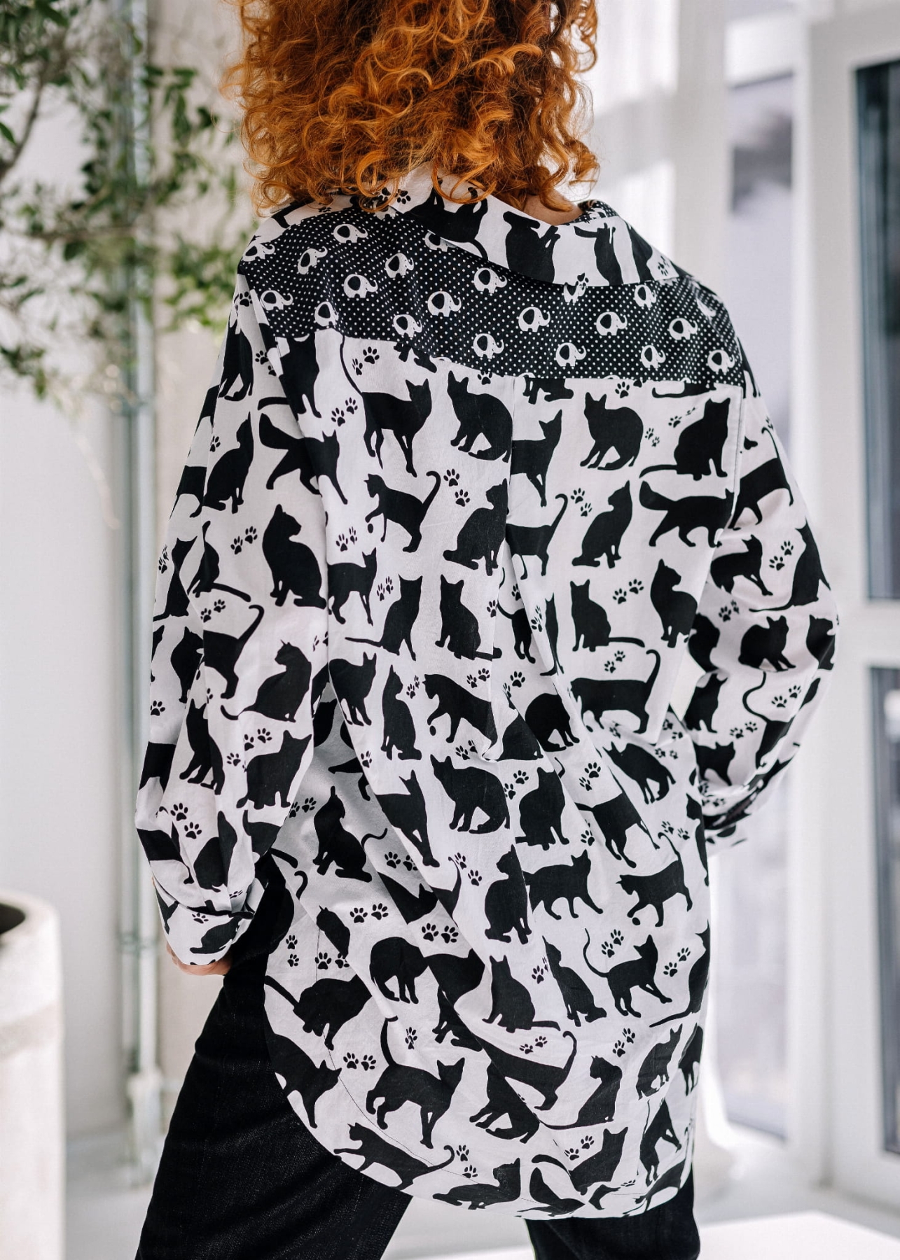 Koszula bawełniana "Idalia-Meryl" z wzorem kotów – komfort i elegancja