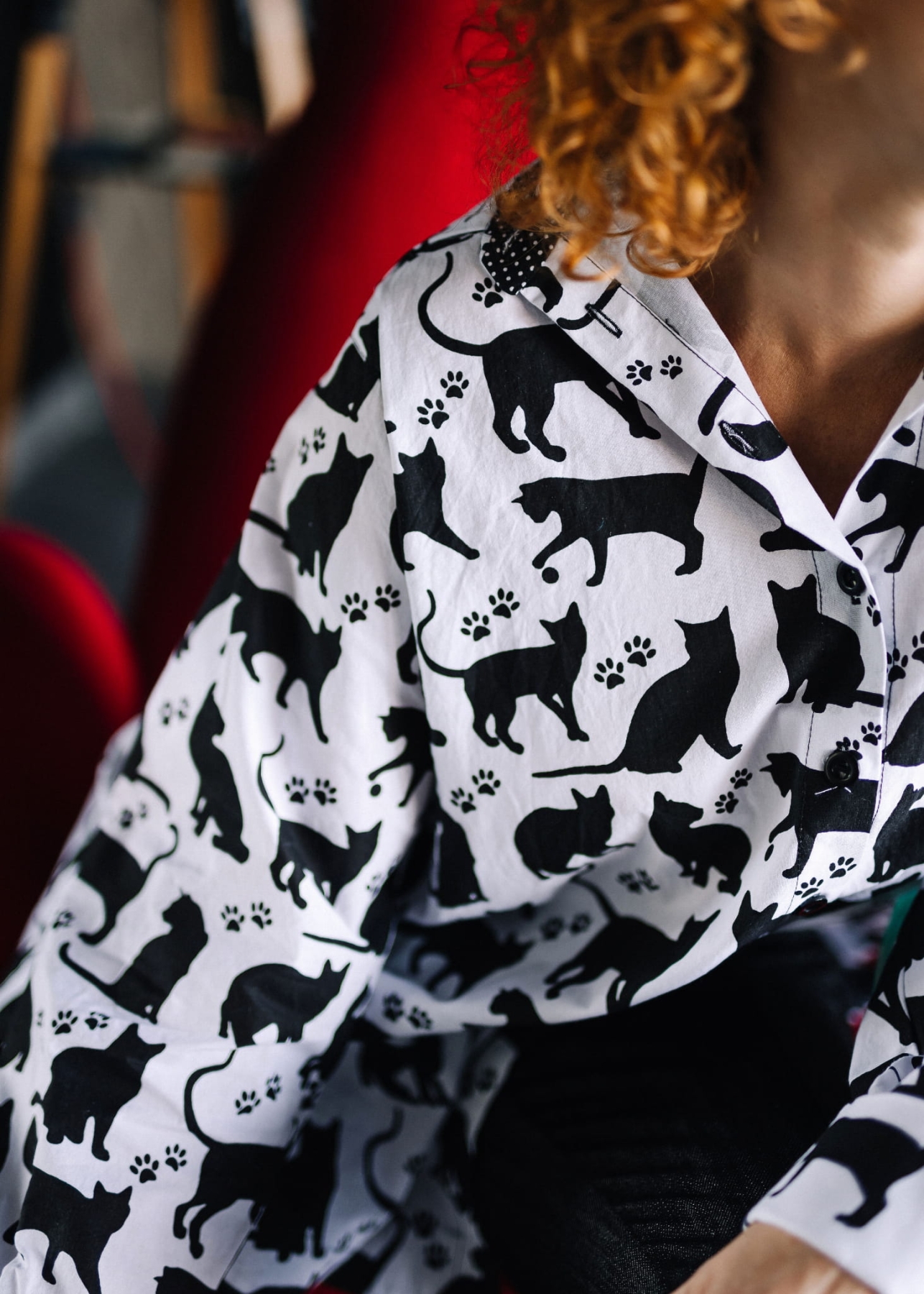 Koszula bawełniana "Idalia-Meryl" z wzorem kotów – komfort i elegancja