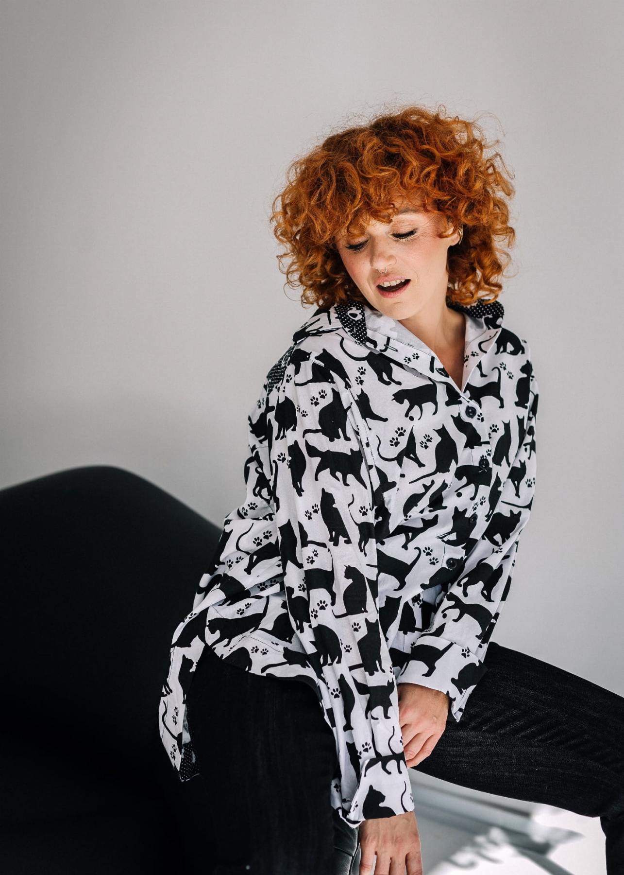 Koszula bawełniana "Idalia-Meryl" z wzorem kotów – komfort i elegancja