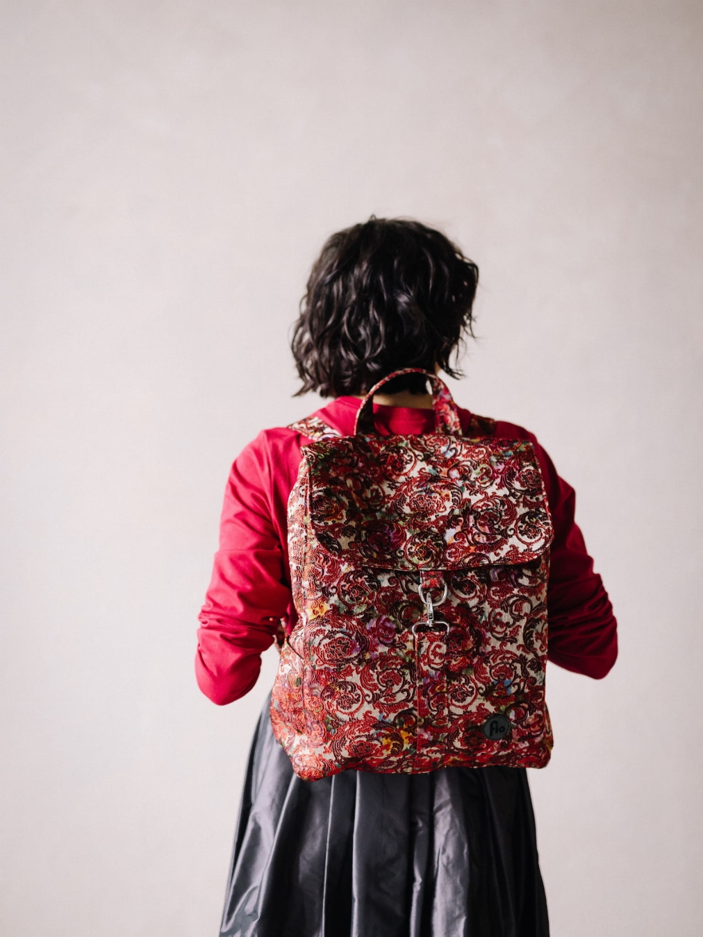 Plecak Fio z Klapką- Żakardowe kwiwty