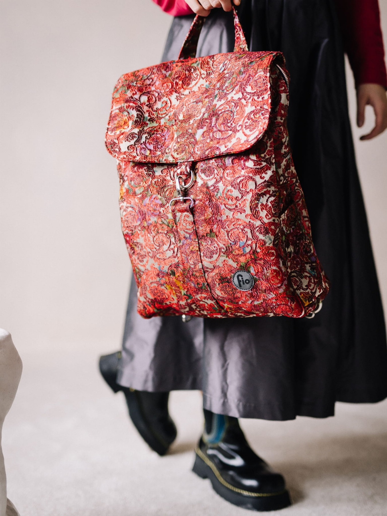 Plecak Fio z Klapką- Żakardowe kwiwty