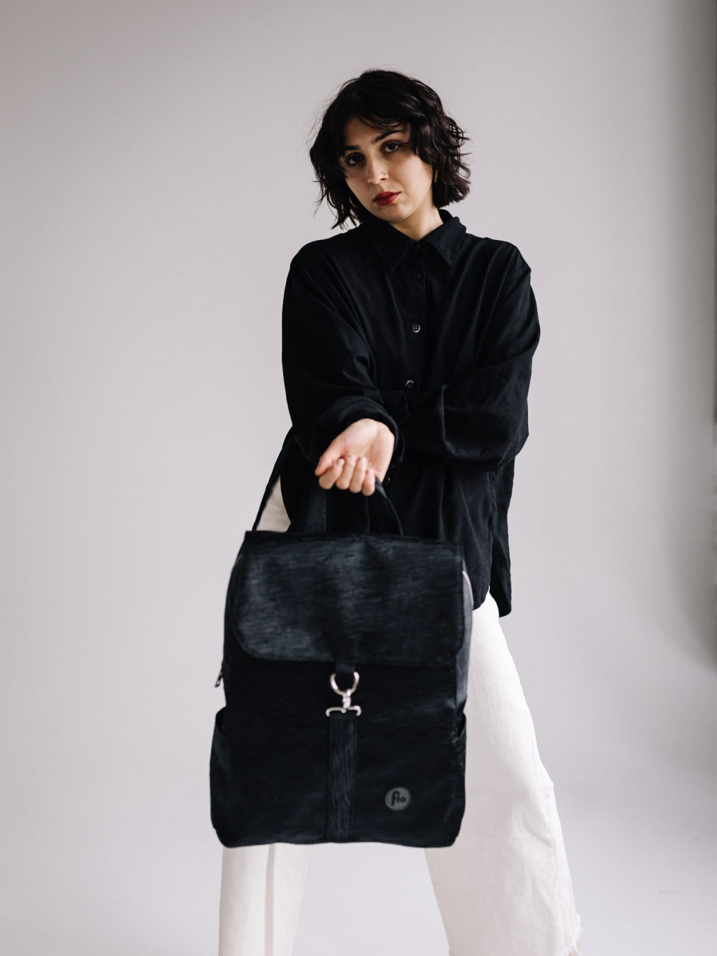 Plecak Fio z Klapką- Czarny Atłas