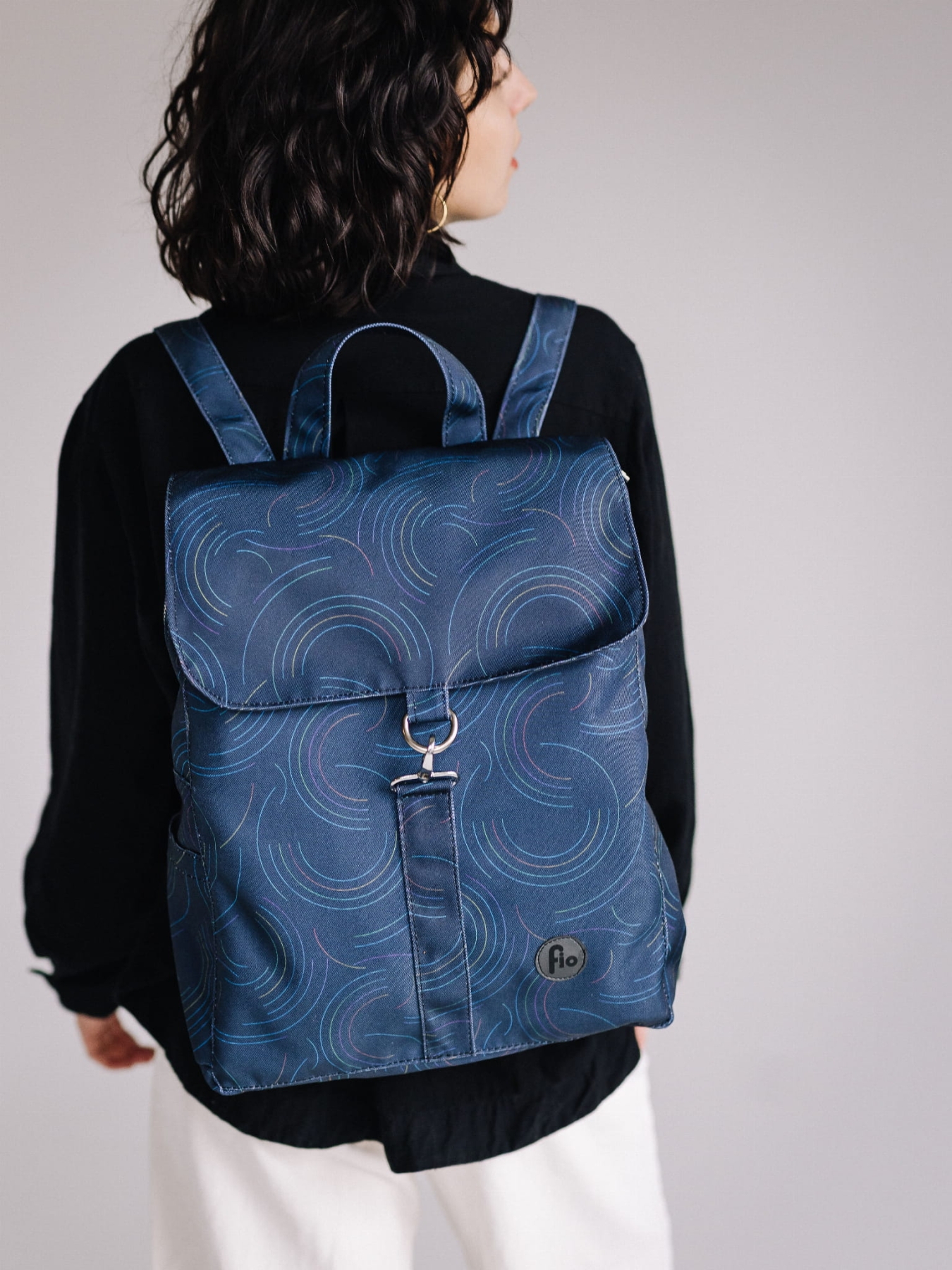 Plecak Fio z Klapką- Kreski