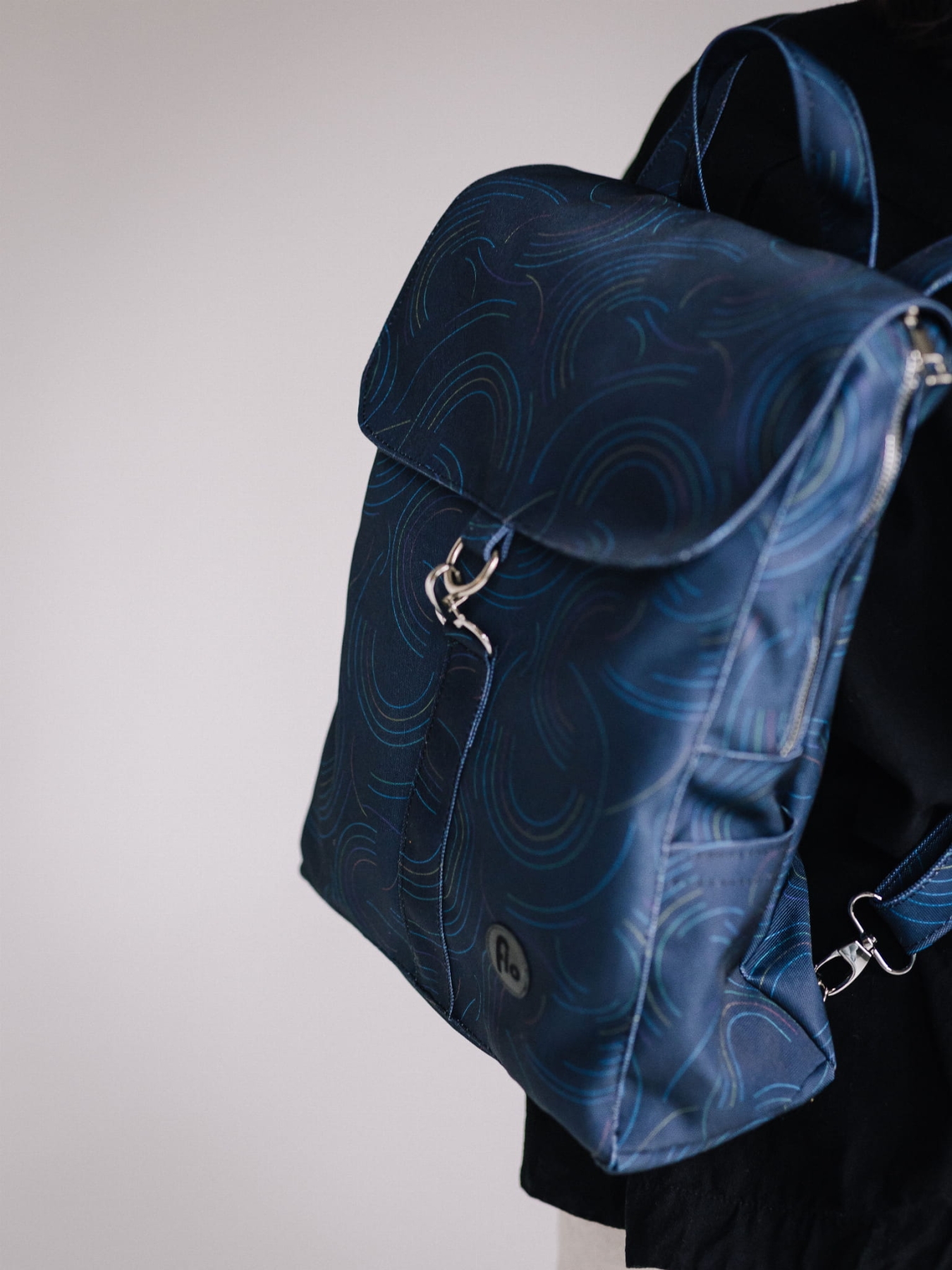 Plecak Fio z Klapką- Kreski