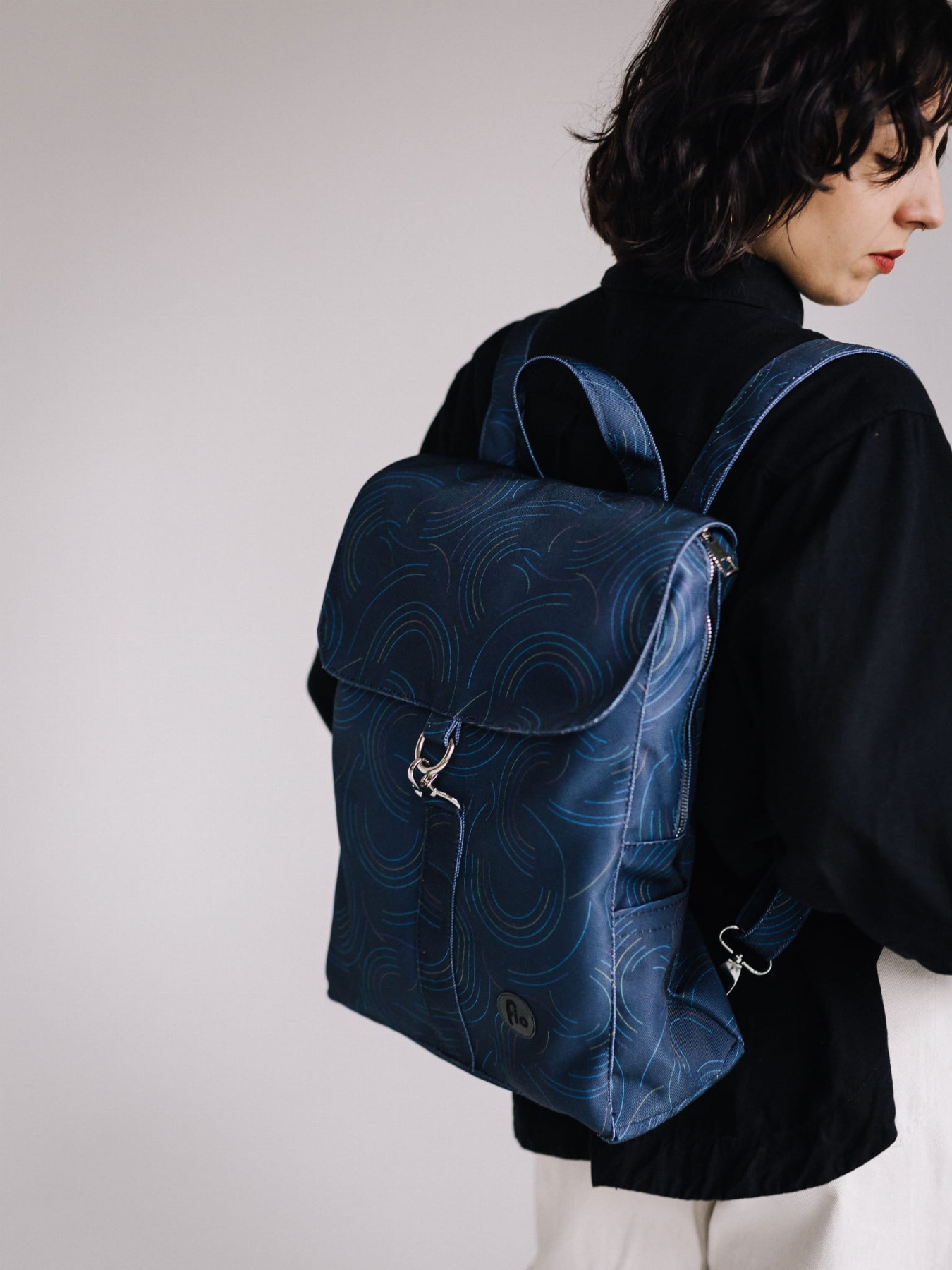 Plecak Fio z Klapką- Kreski