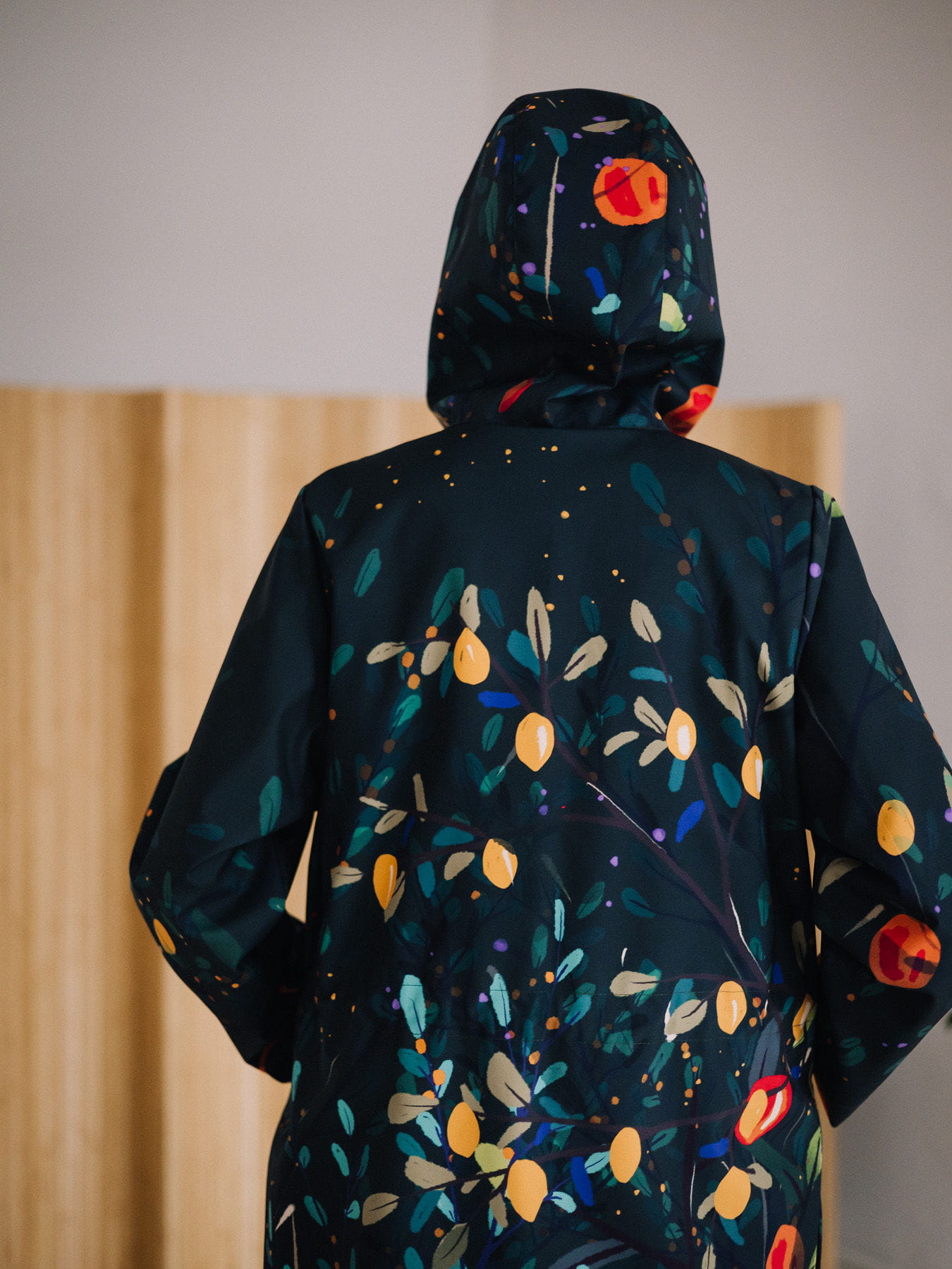 Kurtka z kolekcji "Citrus Bloom" – styl i funkcjonalność