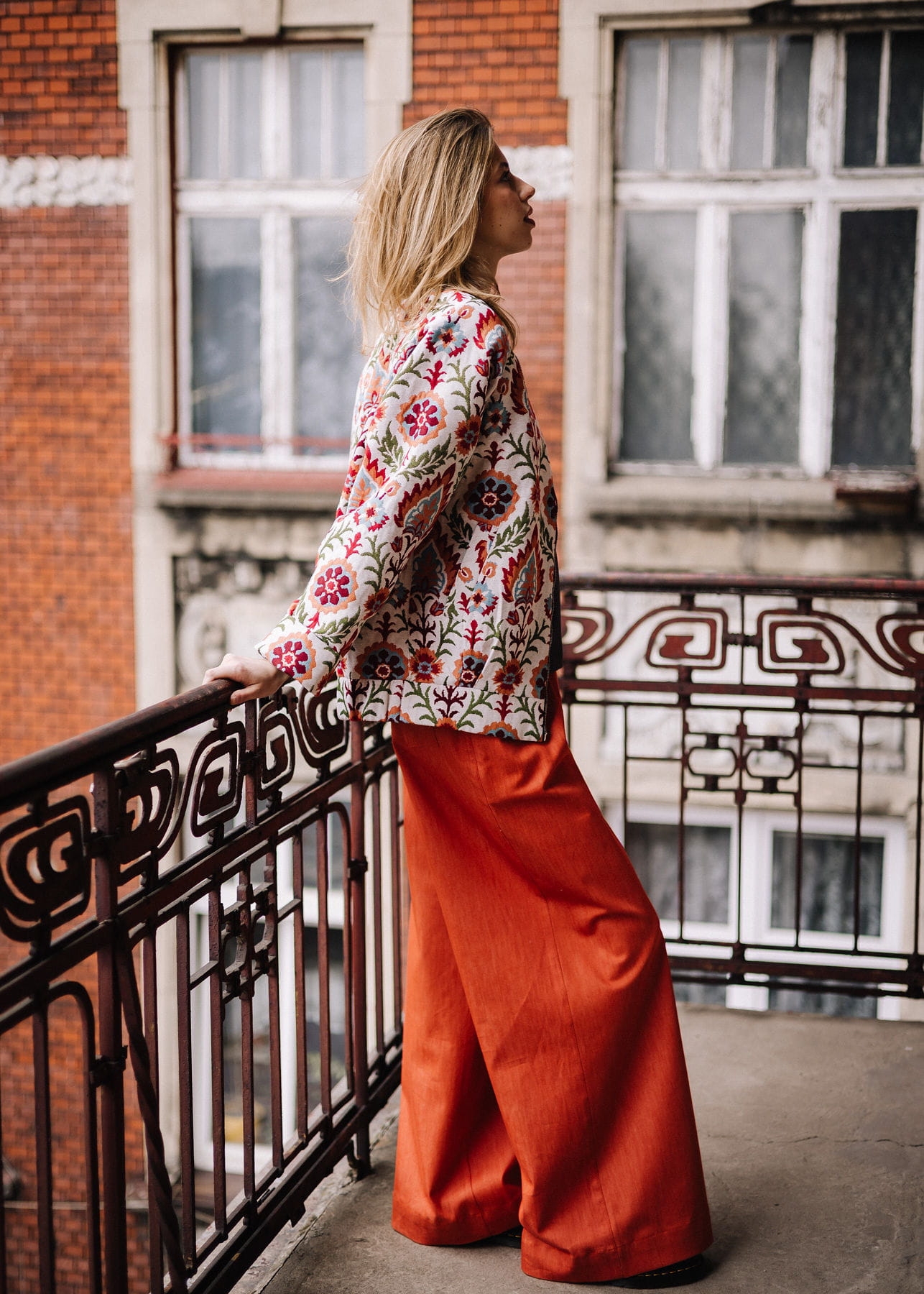 Fiorella Bomber – artystyczna kurtka boho z sygnowanym zamkiem Fio | Pracownia Fio