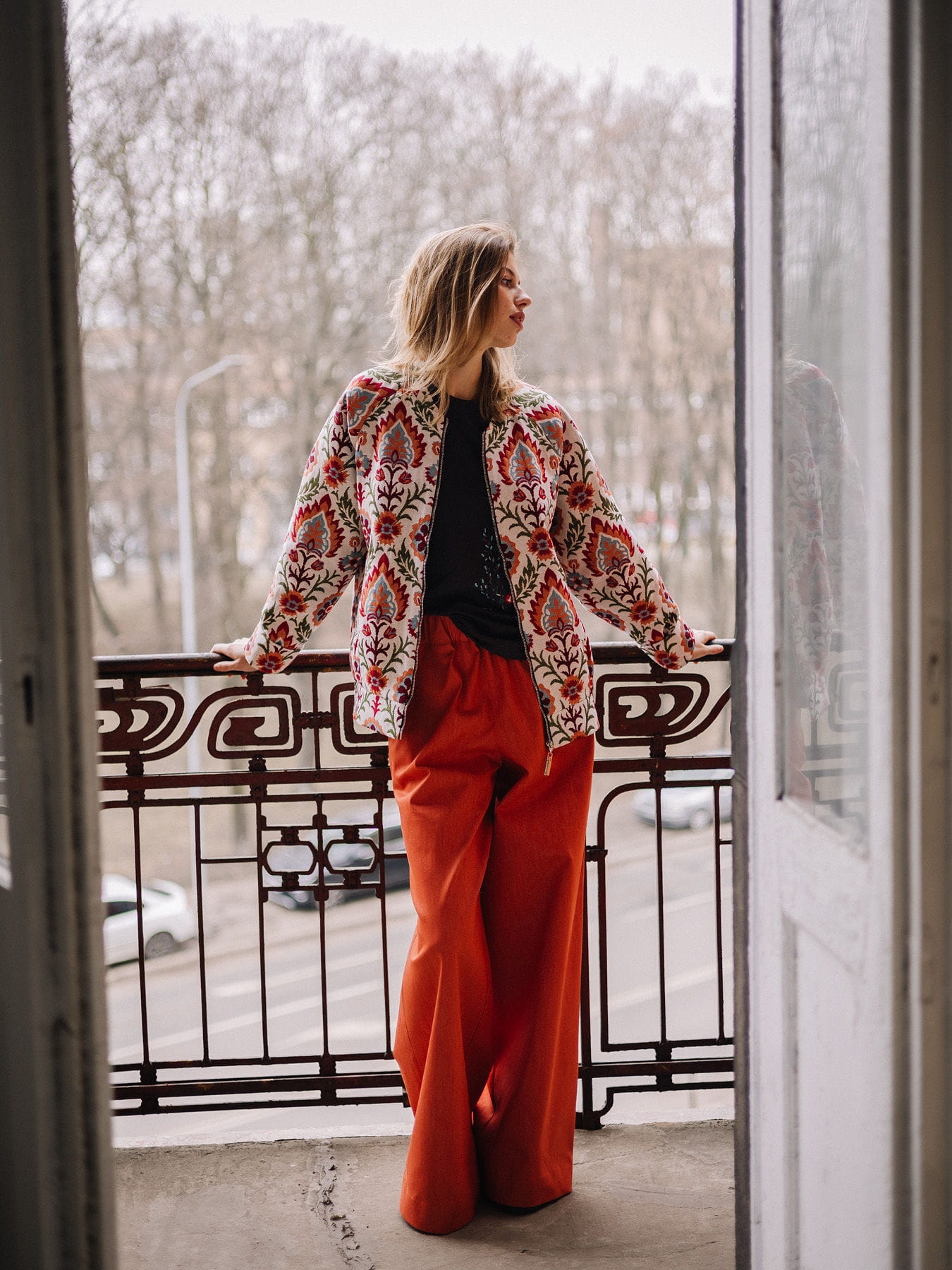 Fiorella Bomber – artystyczna kurtka boho z sygnowanym zamkiem Fio | Pracownia Fio