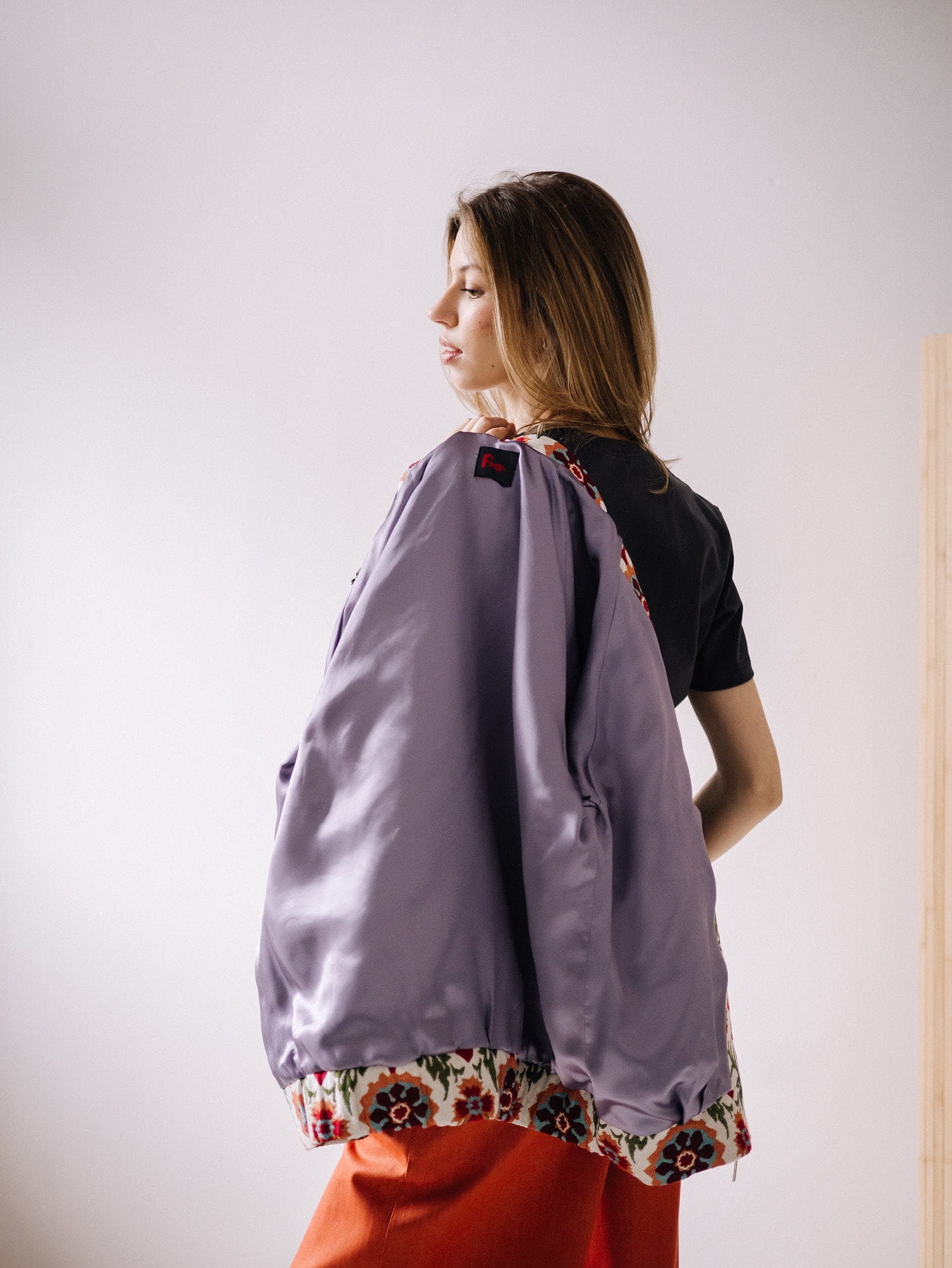 Fiorella Bomber – artystyczna kurtka boho z sygnowanym zamkiem Fio | Pracownia Fio