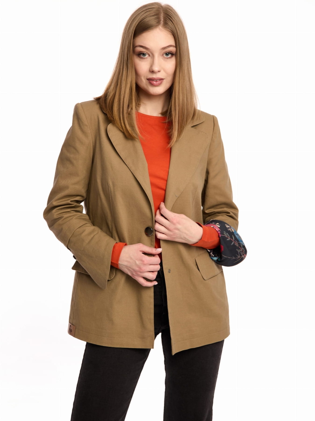 Ciemnobeżowa Marynarka Damska Sofia z Ozdobnymi Zatrzaskami i Autorskim Printem