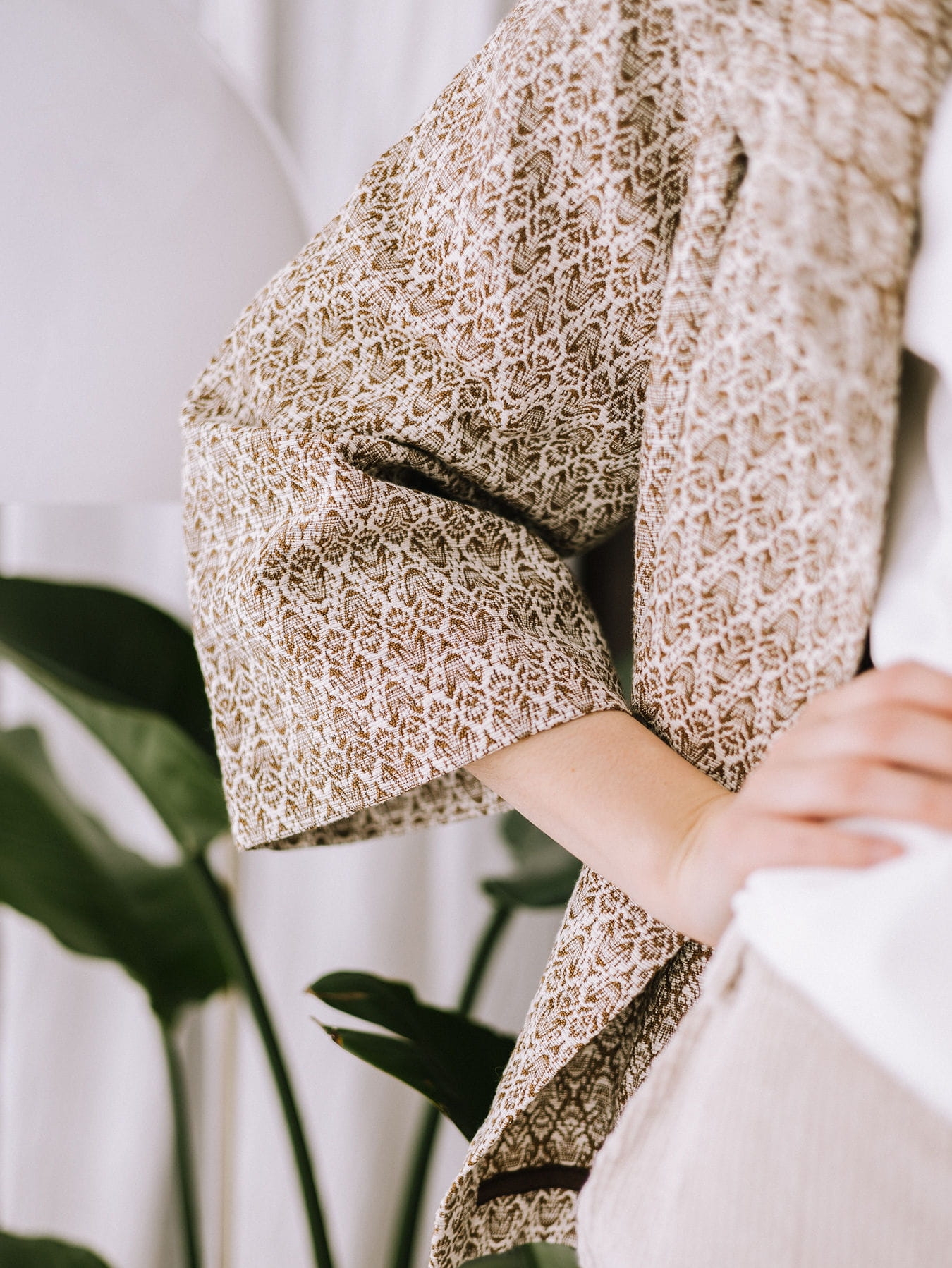 Kimono z gobelinowym wzorem –beż z brązem