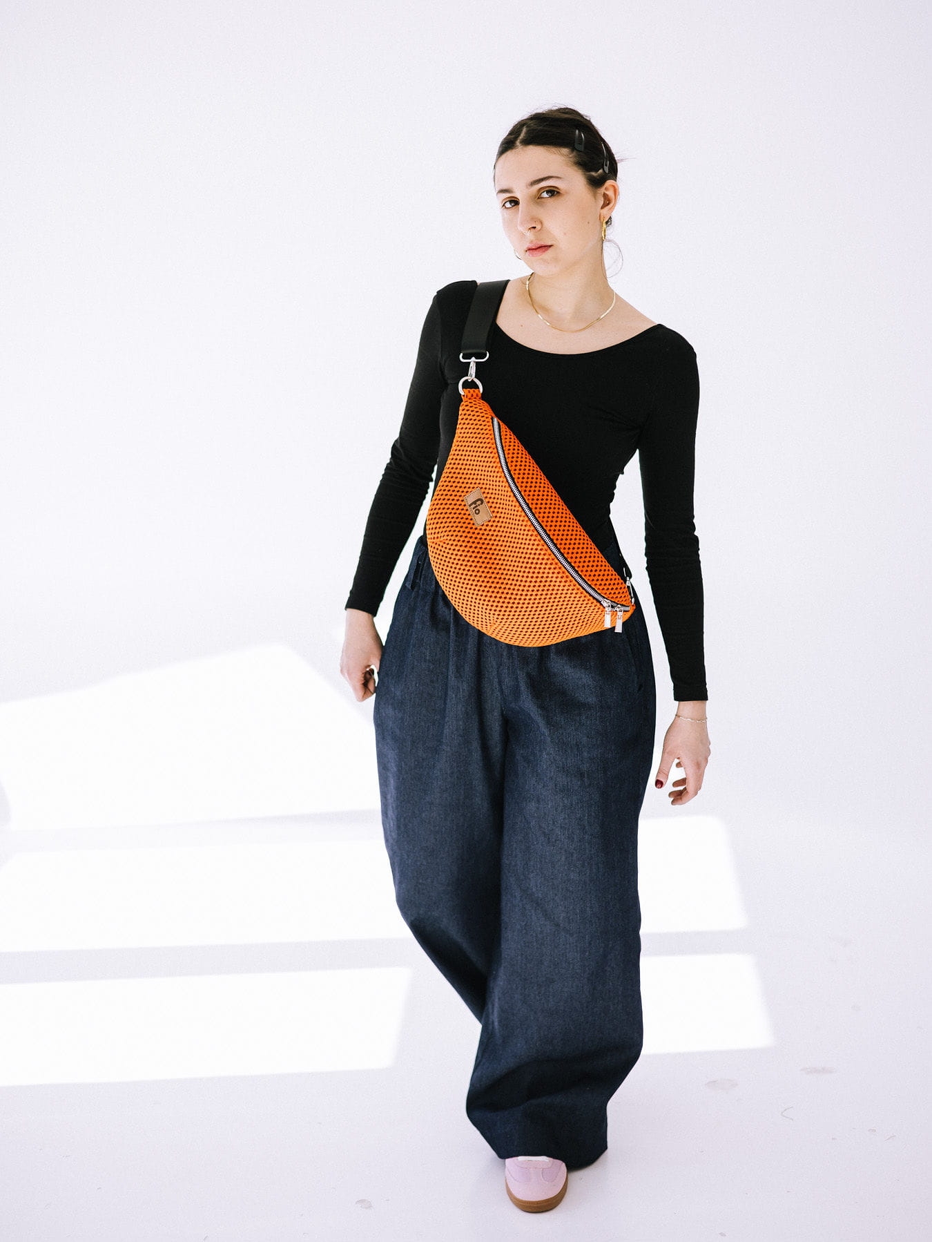 Maxi nerka z siateczki – energetyczna pomarańcza