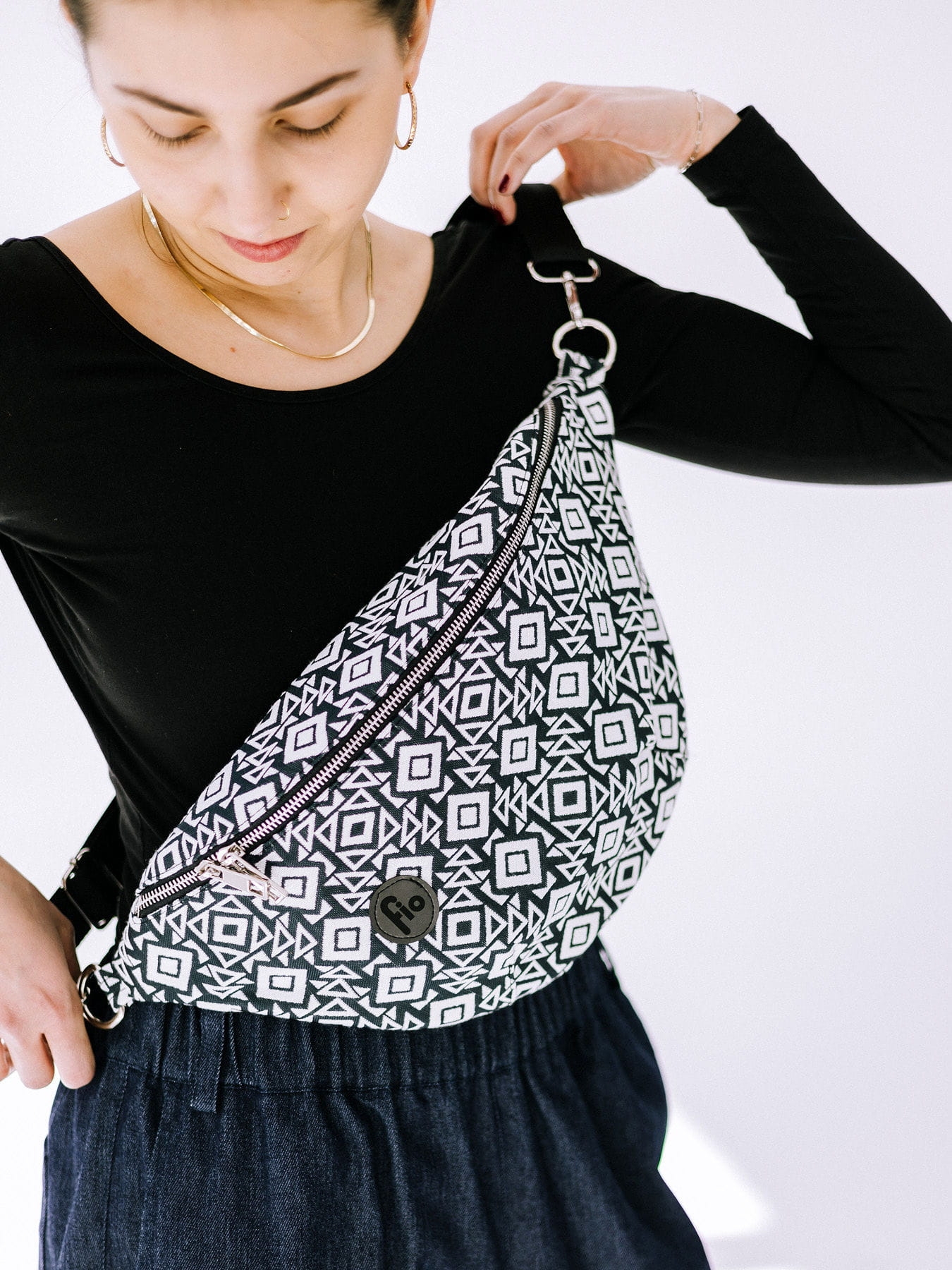 Maxi nerka z motywem zebry – wyrazisty akcent na co dzień