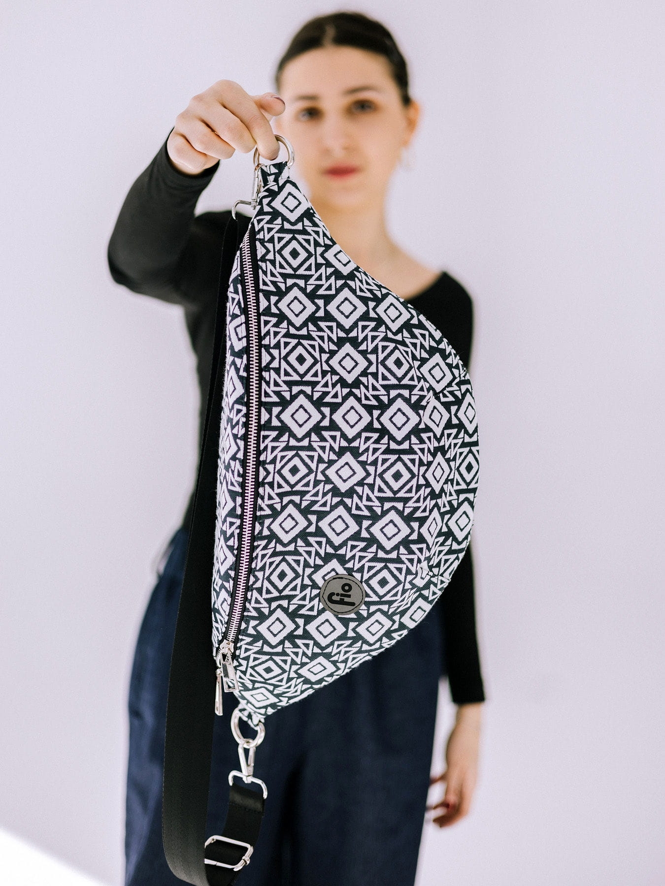 Maxi nerka z motywem zebry – wyrazisty akcent na co dzień