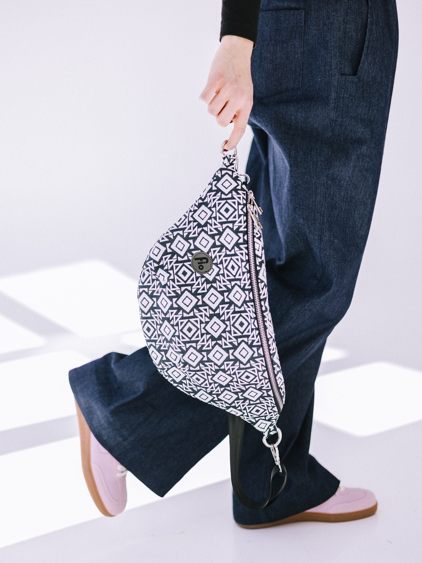 Maxi nerka z motywem zebry – wyrazisty akcent na co dzień