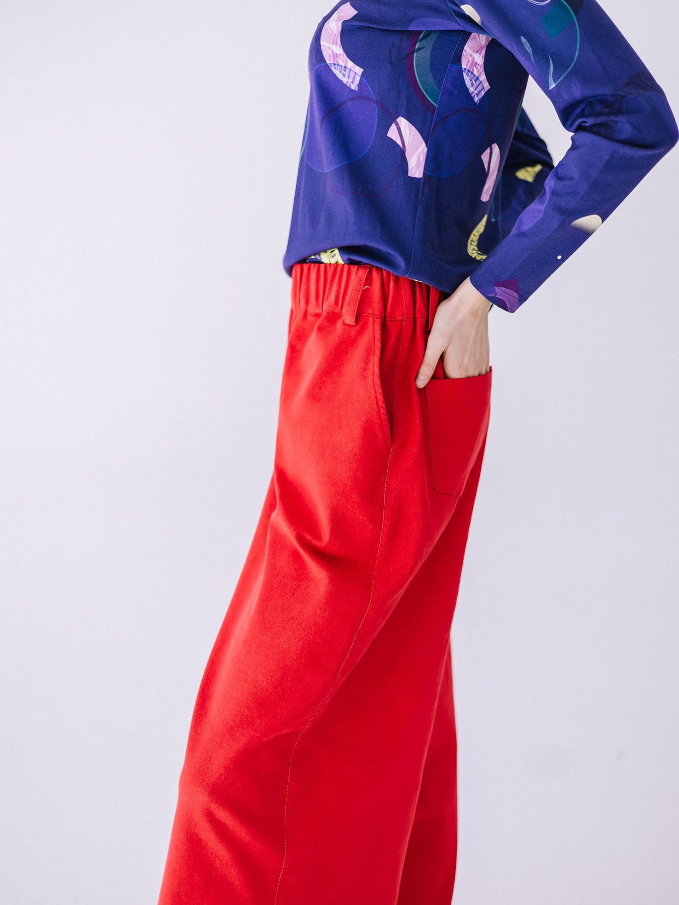 Spodnie "Rita" – szerokie spodnie w kolorze czerwonym