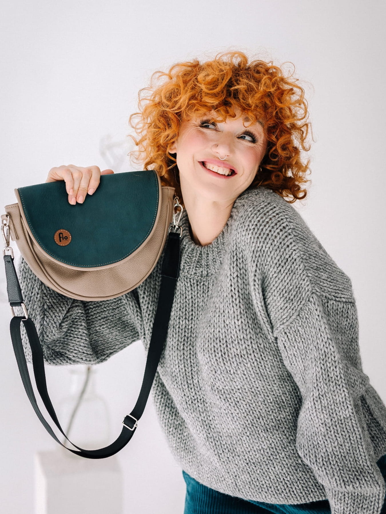 Torebka Listonoszka Bezowy Półksiężyc z Zieloną Klapką