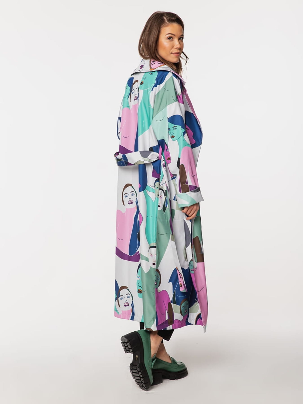 długi płaszcz Vanita Faces oversize z artystycznym wzorem