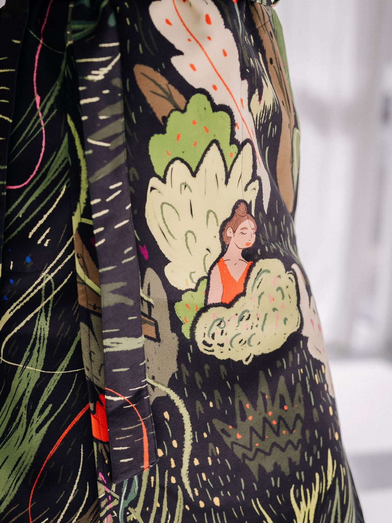 Płaszcz "Trench Flora" - Autorski Print w Klasycznym Wydaniu