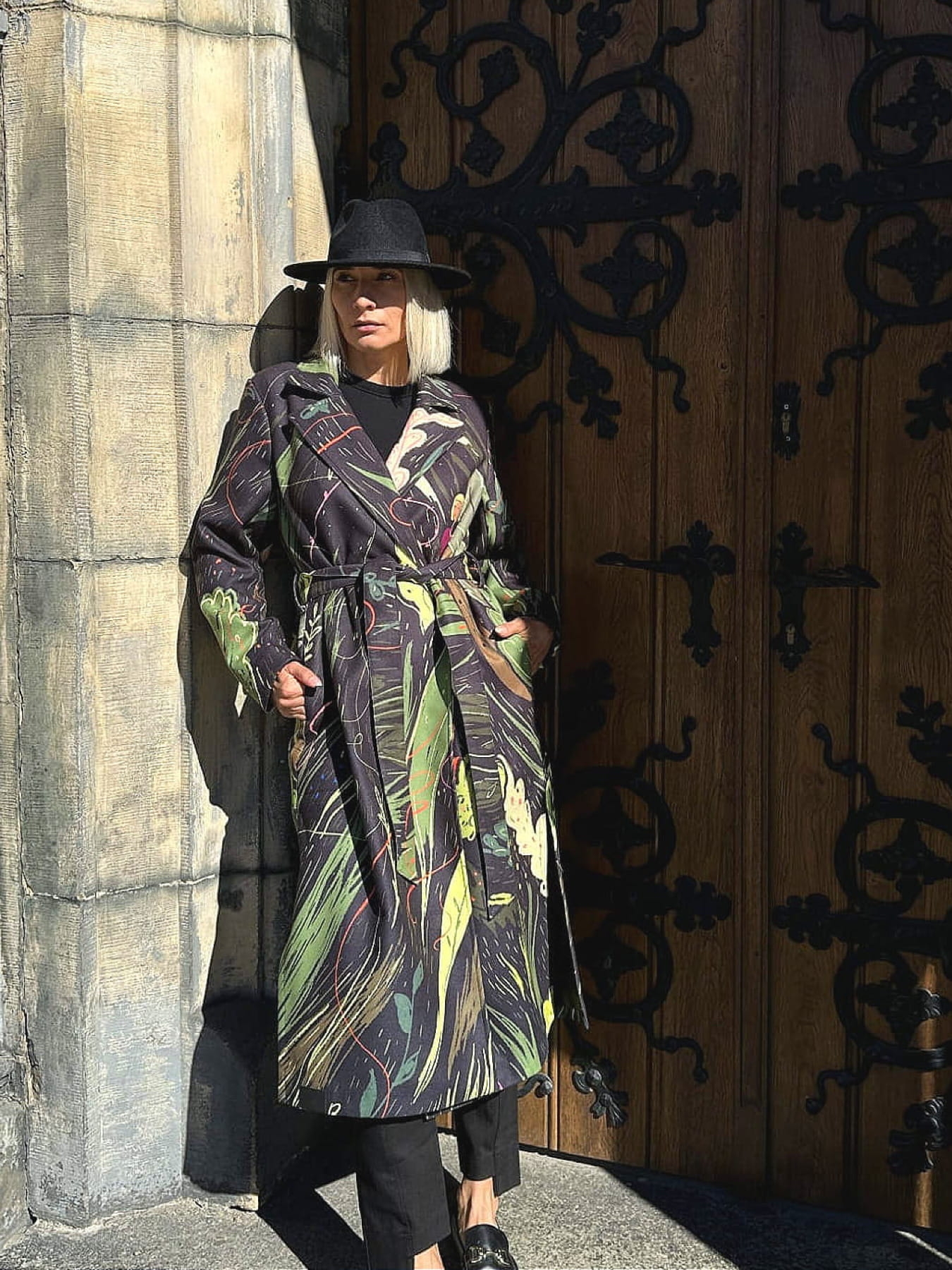 Płaszcz "Trench Flora" - Autorski Print w Klasycznym Wydaniu